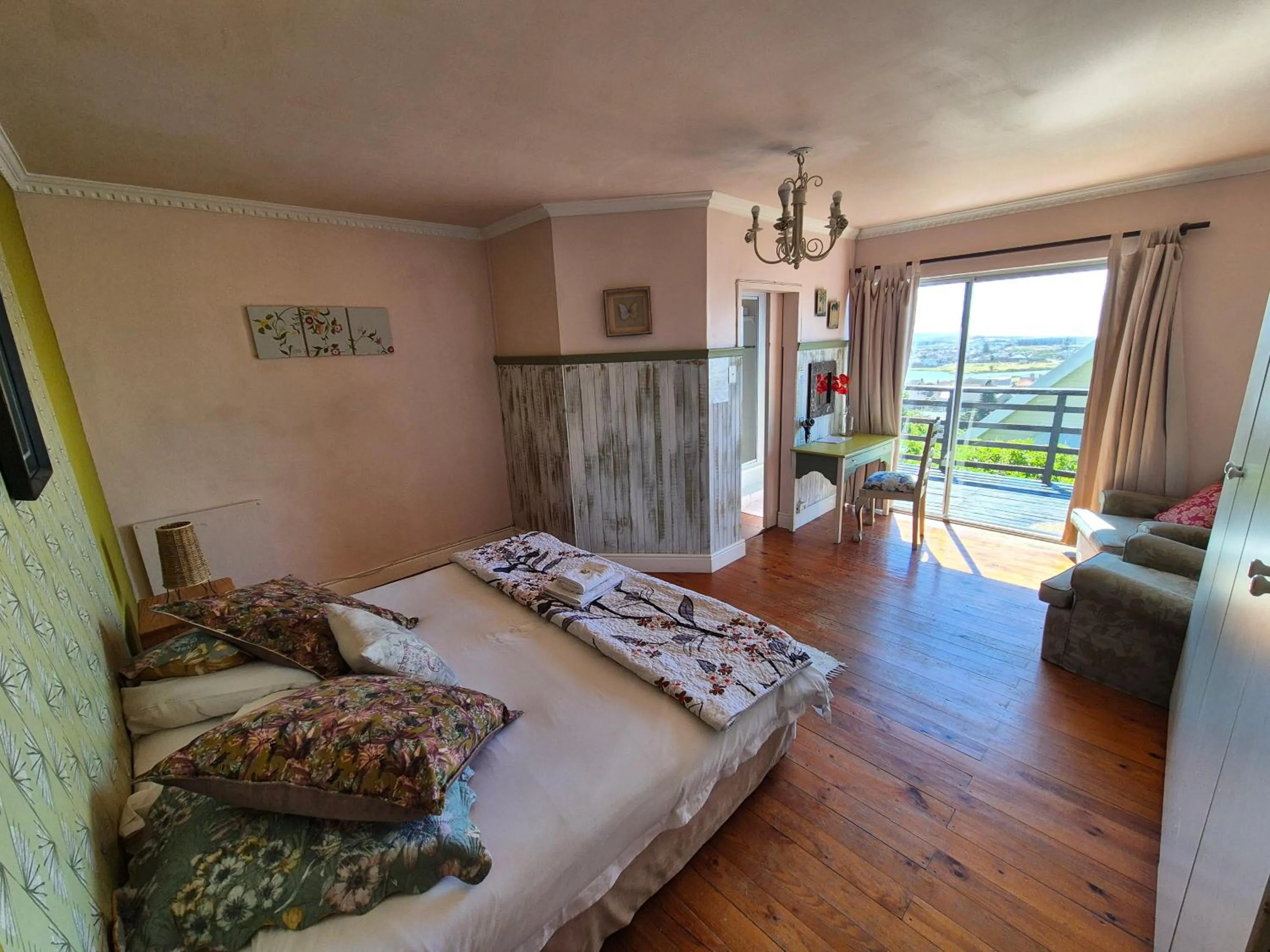 Bedroom, Bed in Bluebottle Guesthouse