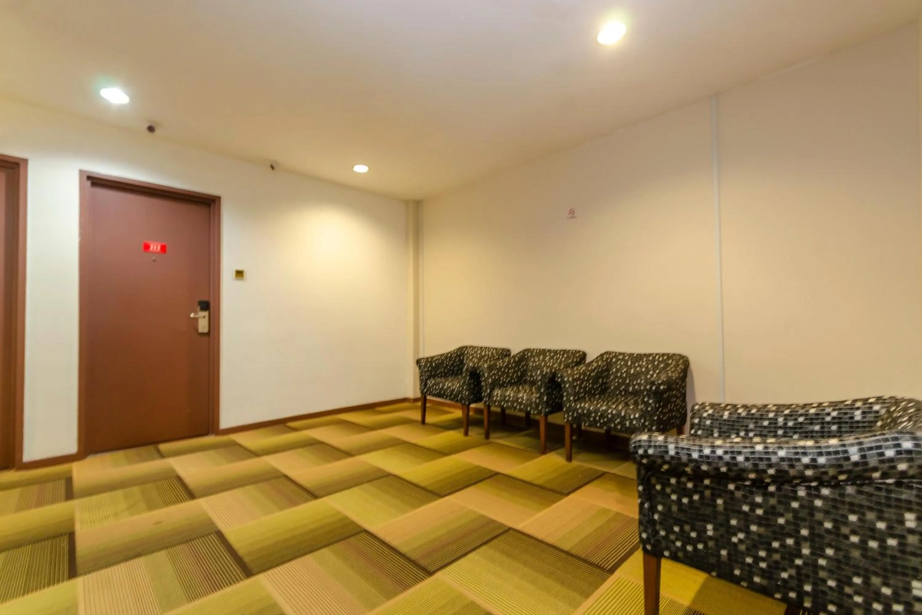 Capital O 91277 Nur Villa Hotel