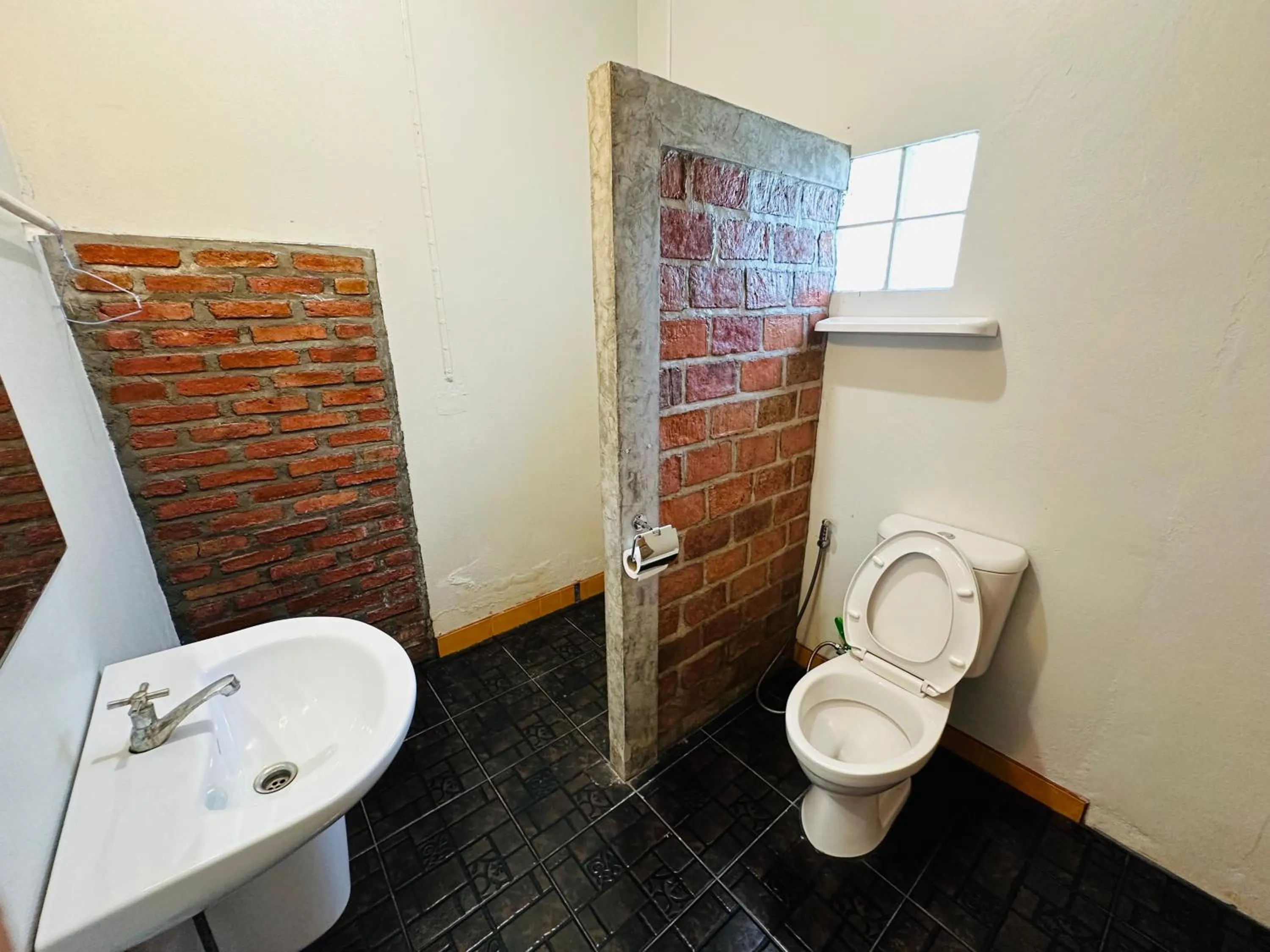 Koh Jum Bungalow & Hostel