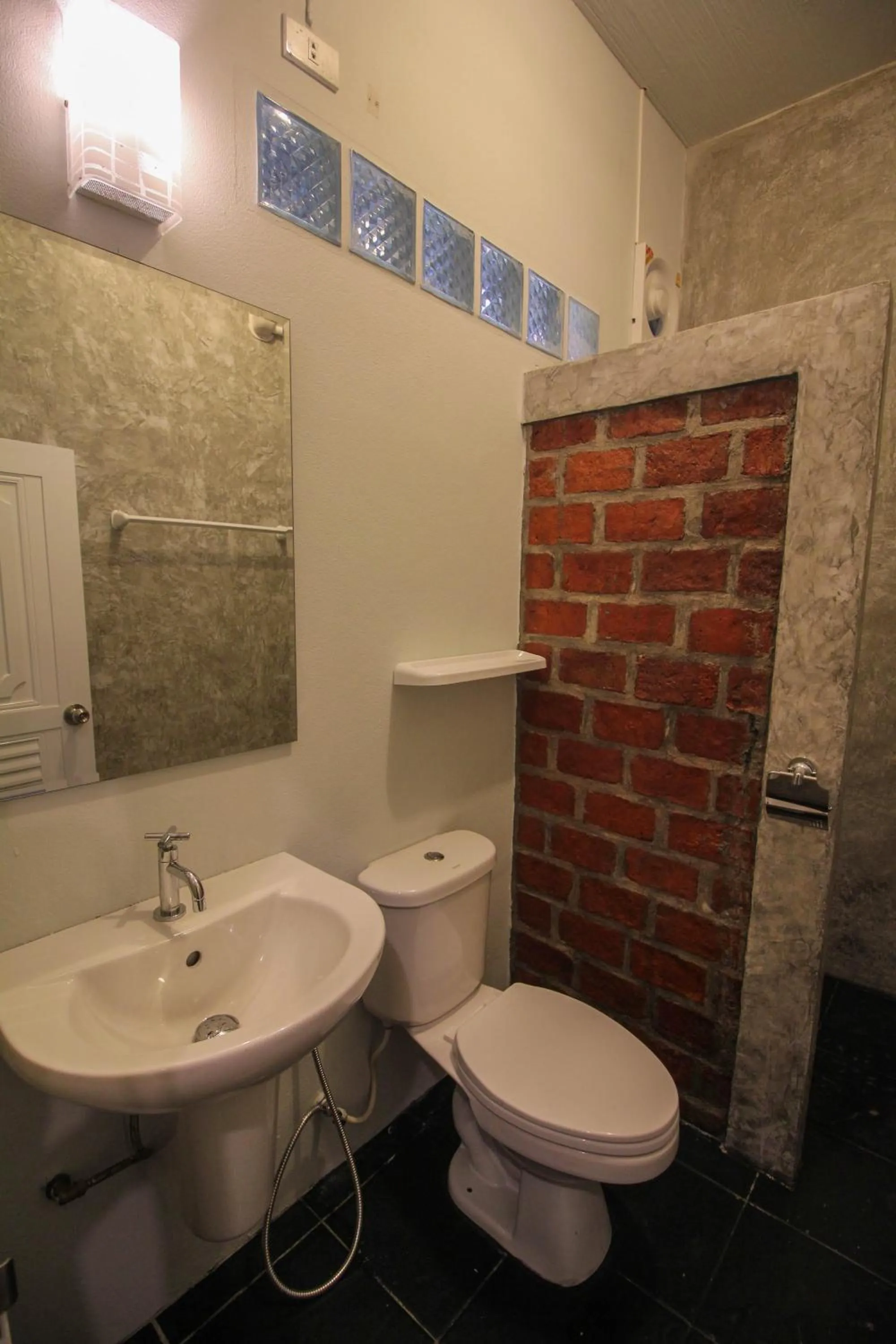 Bathroom in Koh Jum Bungalow & Hostel