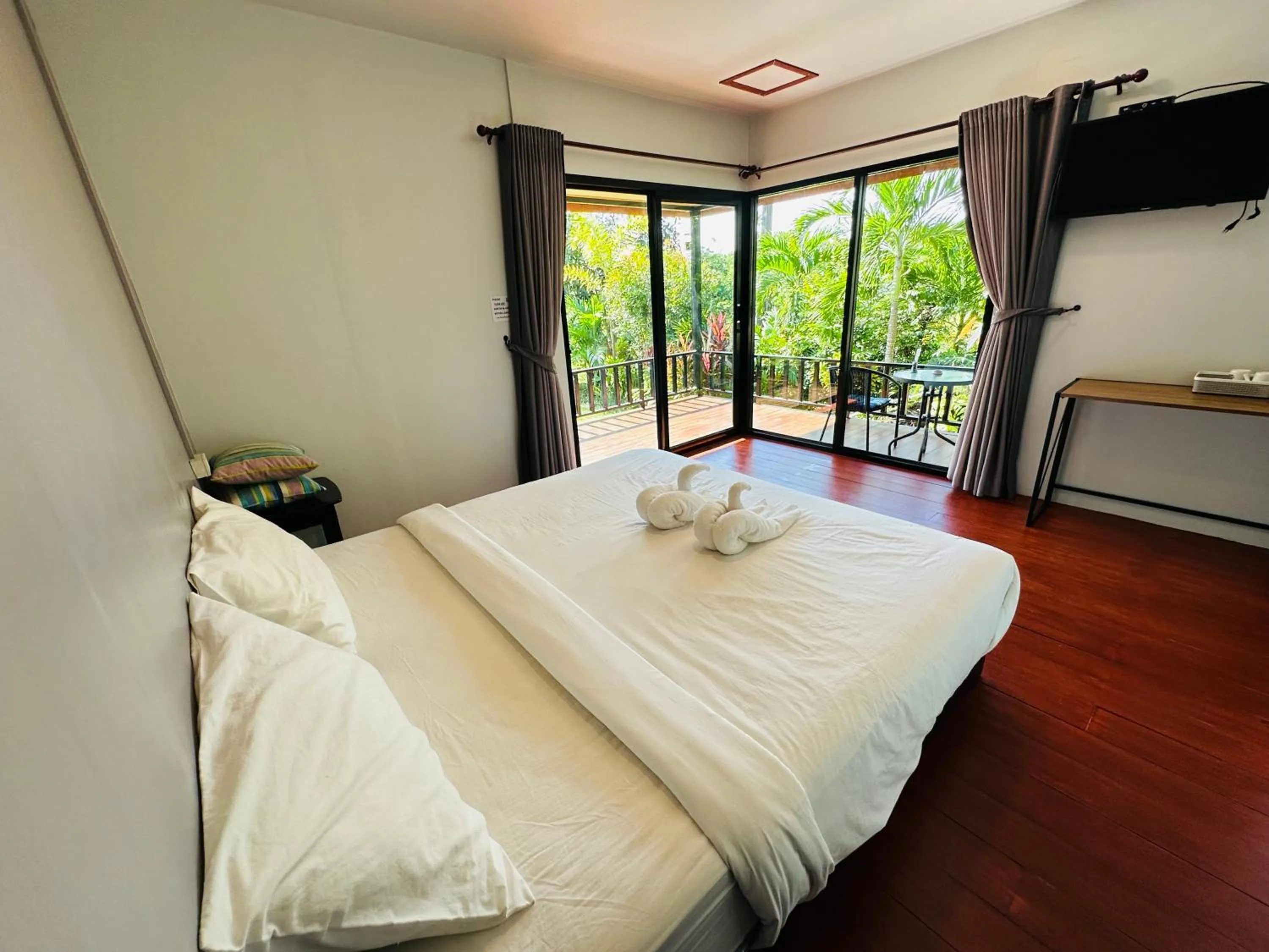 Bed in Koh Jum Bungalow & Hostel