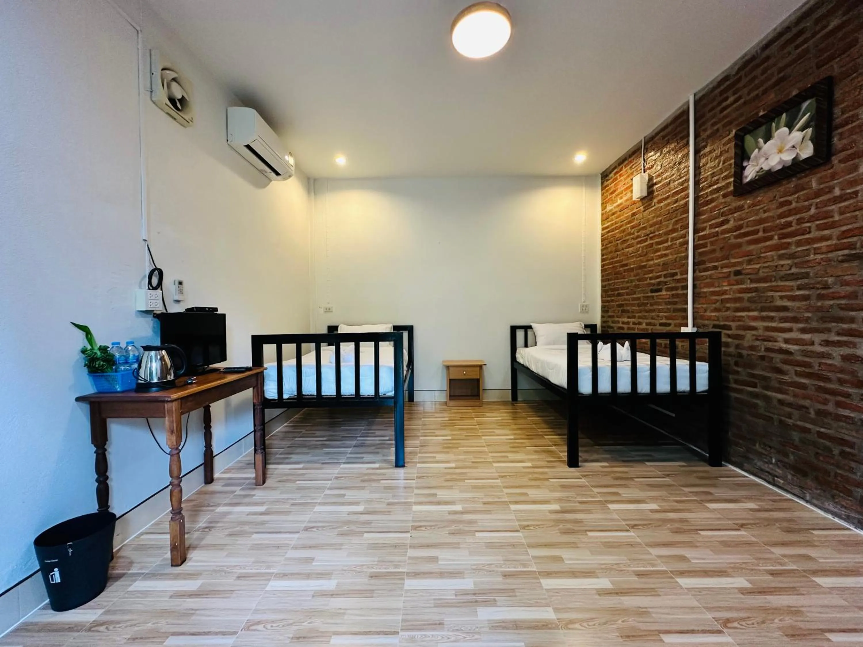 Koh Jum Bungalow & Hostel