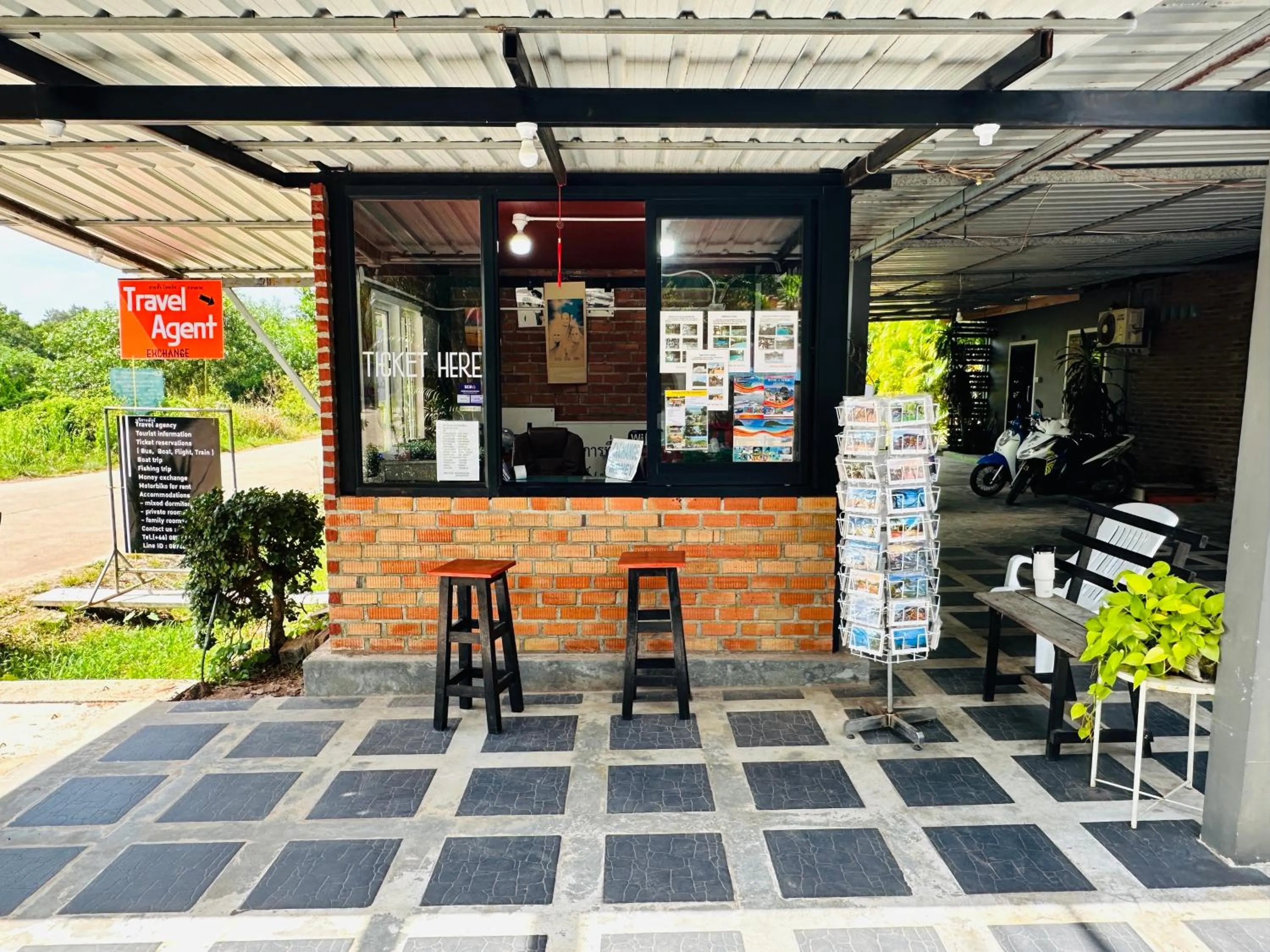 Koh Jum Bungalow & Hostel