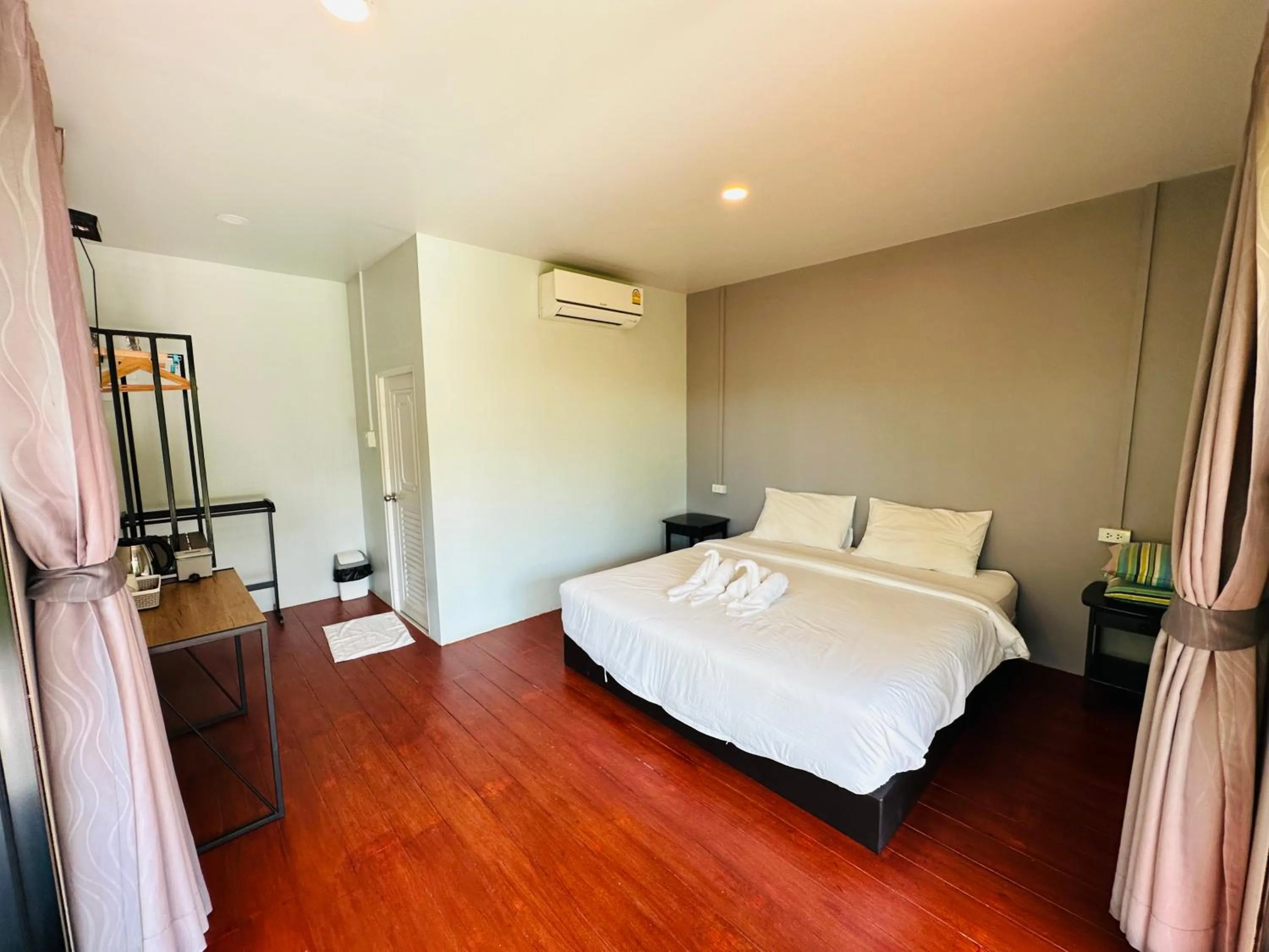 Bed in Koh Jum Bungalow & Hostel