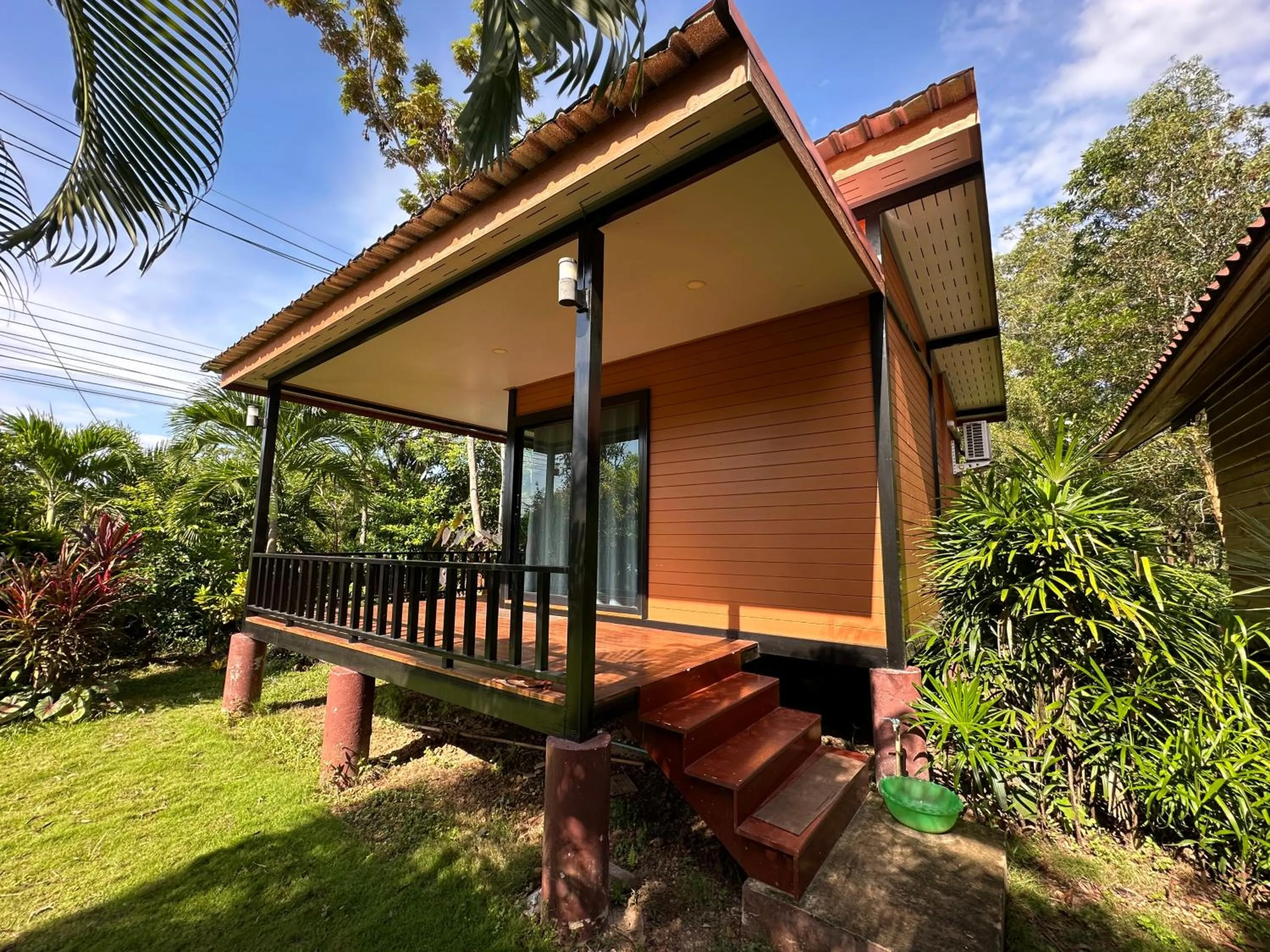 Koh Jum Bungalow & Hostel