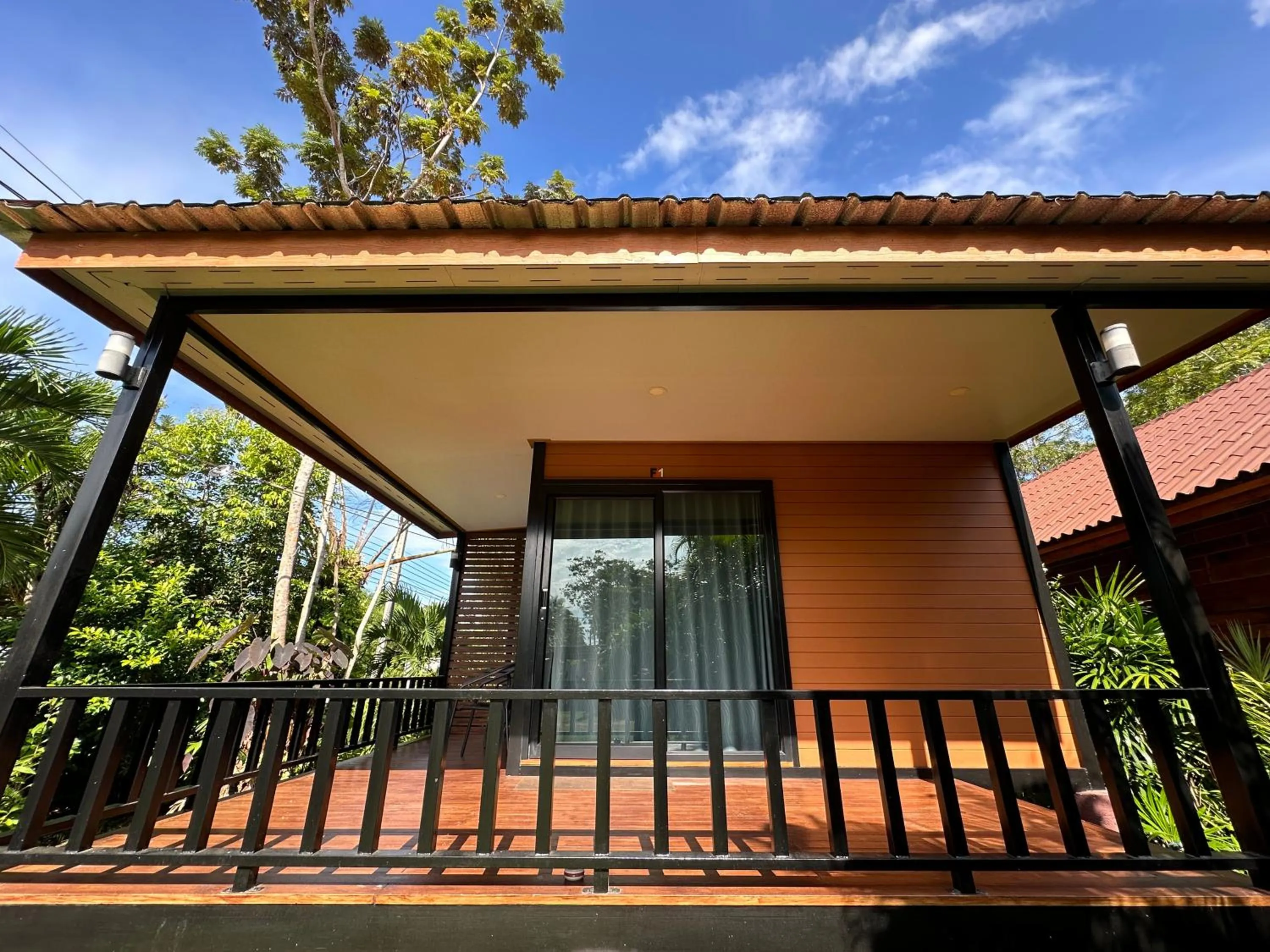 Koh Jum Bungalow & Hostel