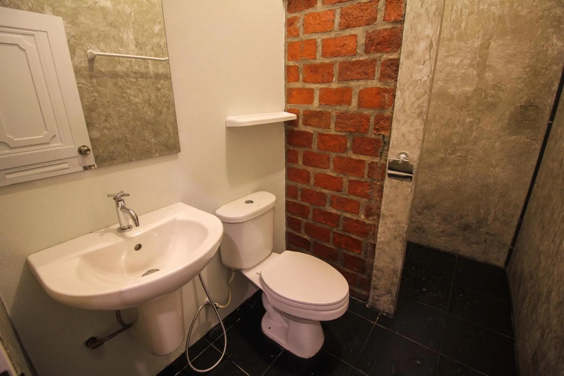 Koh Jum Bungalow & Hostel