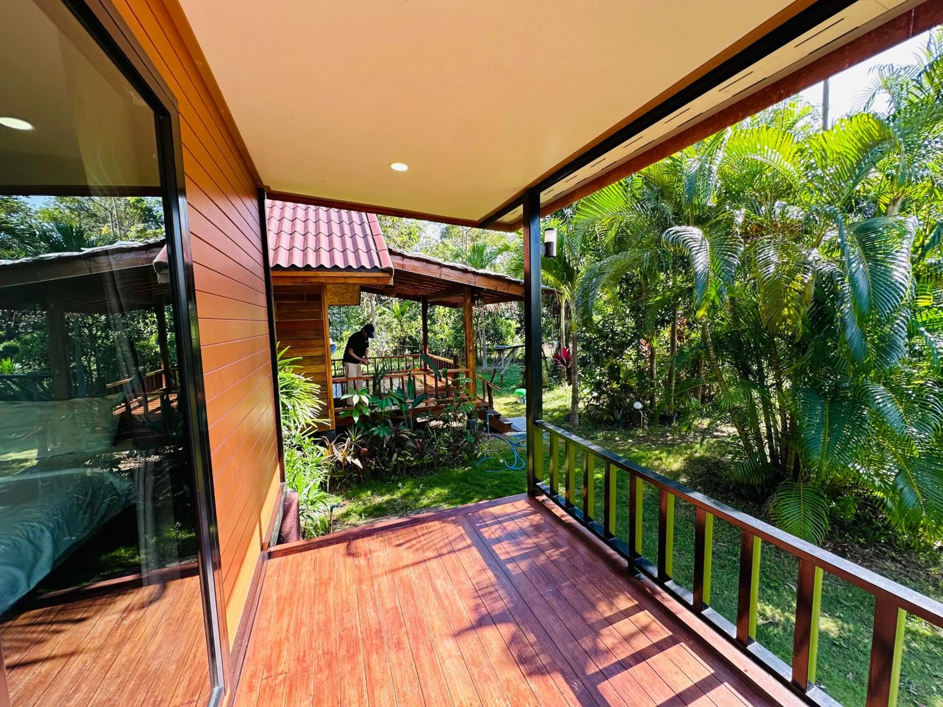 Koh Jum Bungalow & Hostel