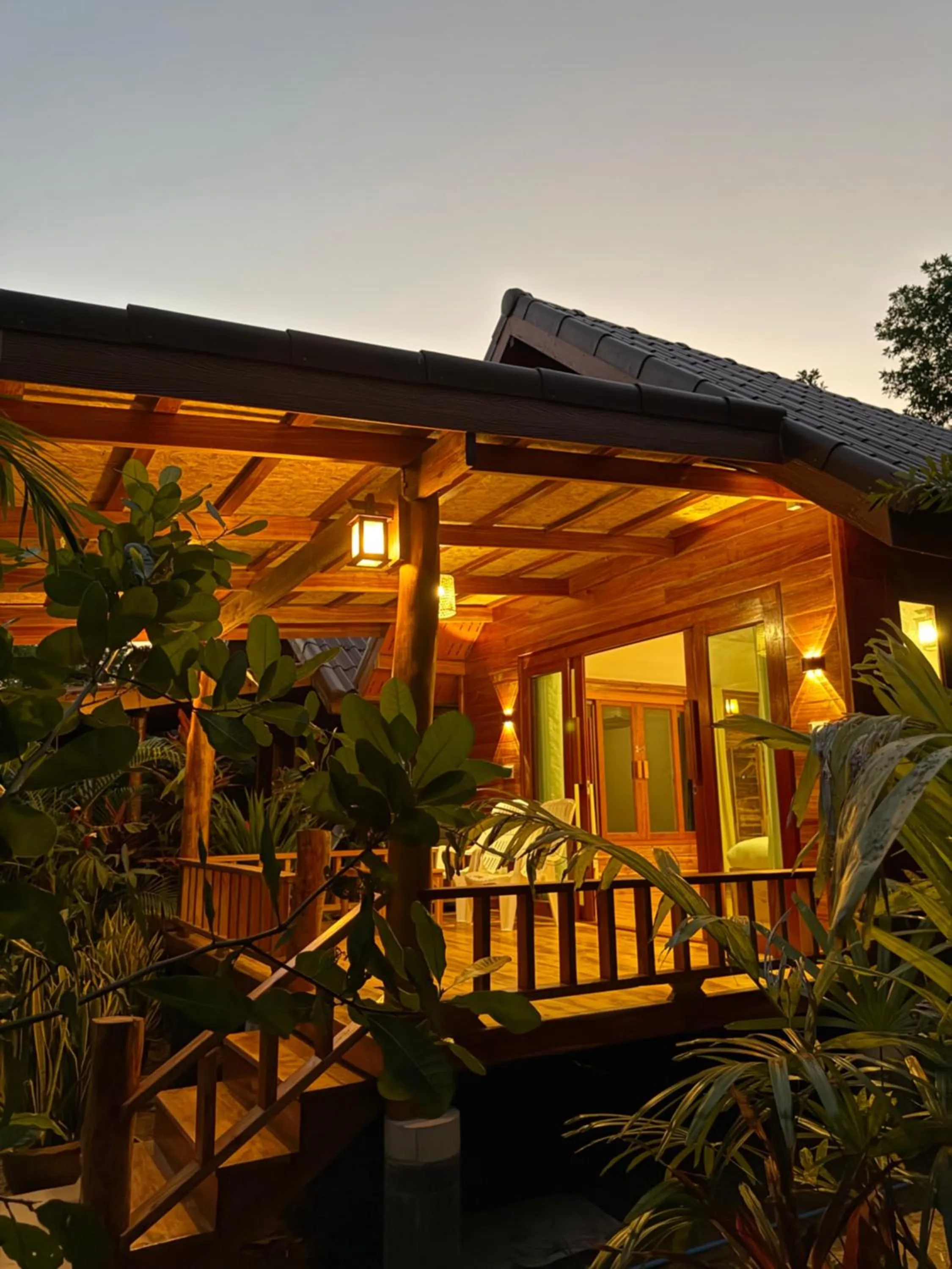 Koh Jum Bungalow & Hostel