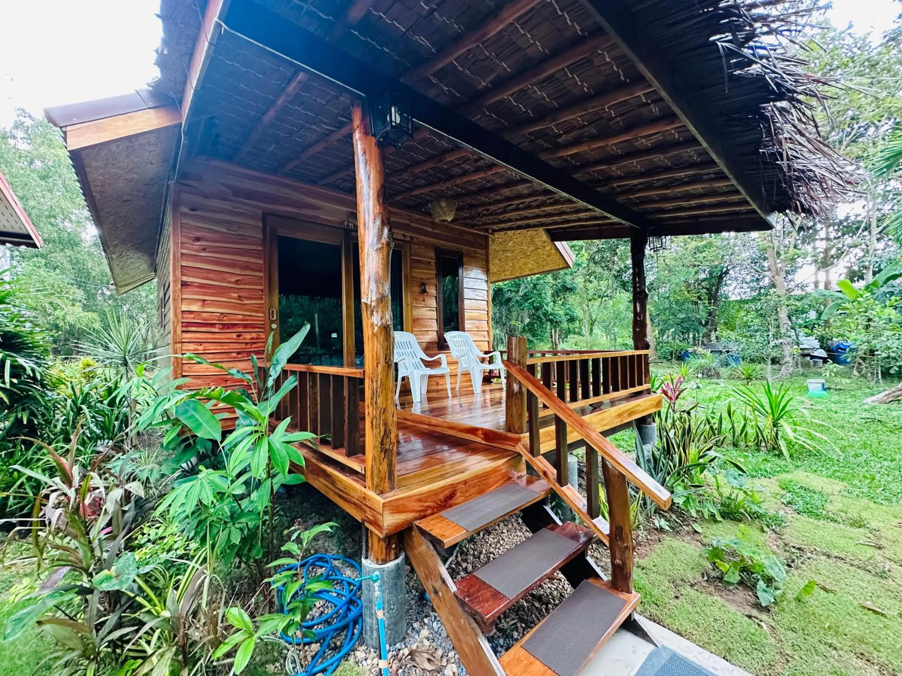 Koh Jum Bungalow & Hostel