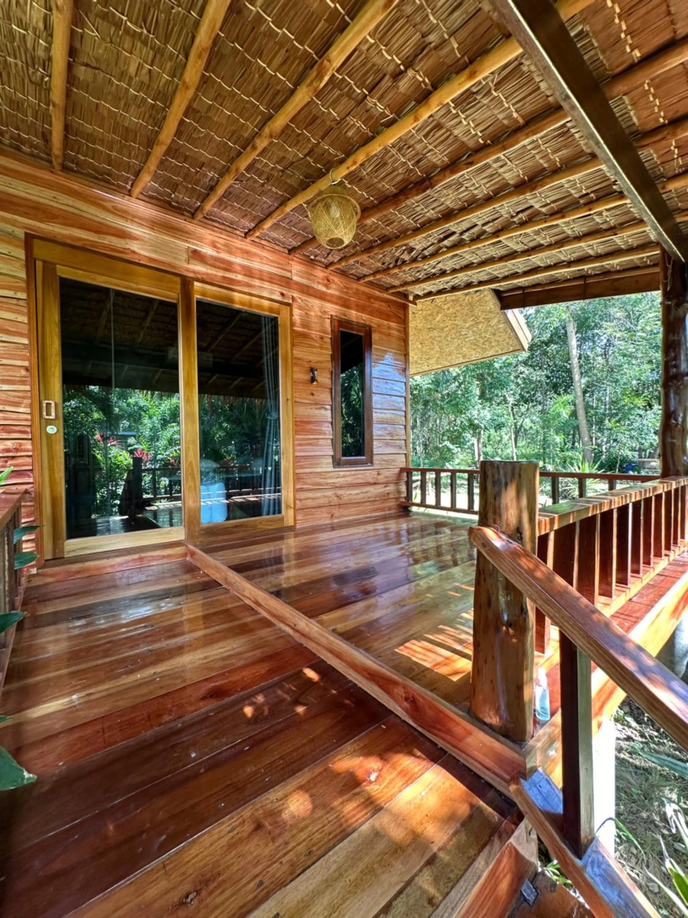 Koh Jum Bungalow & Hostel