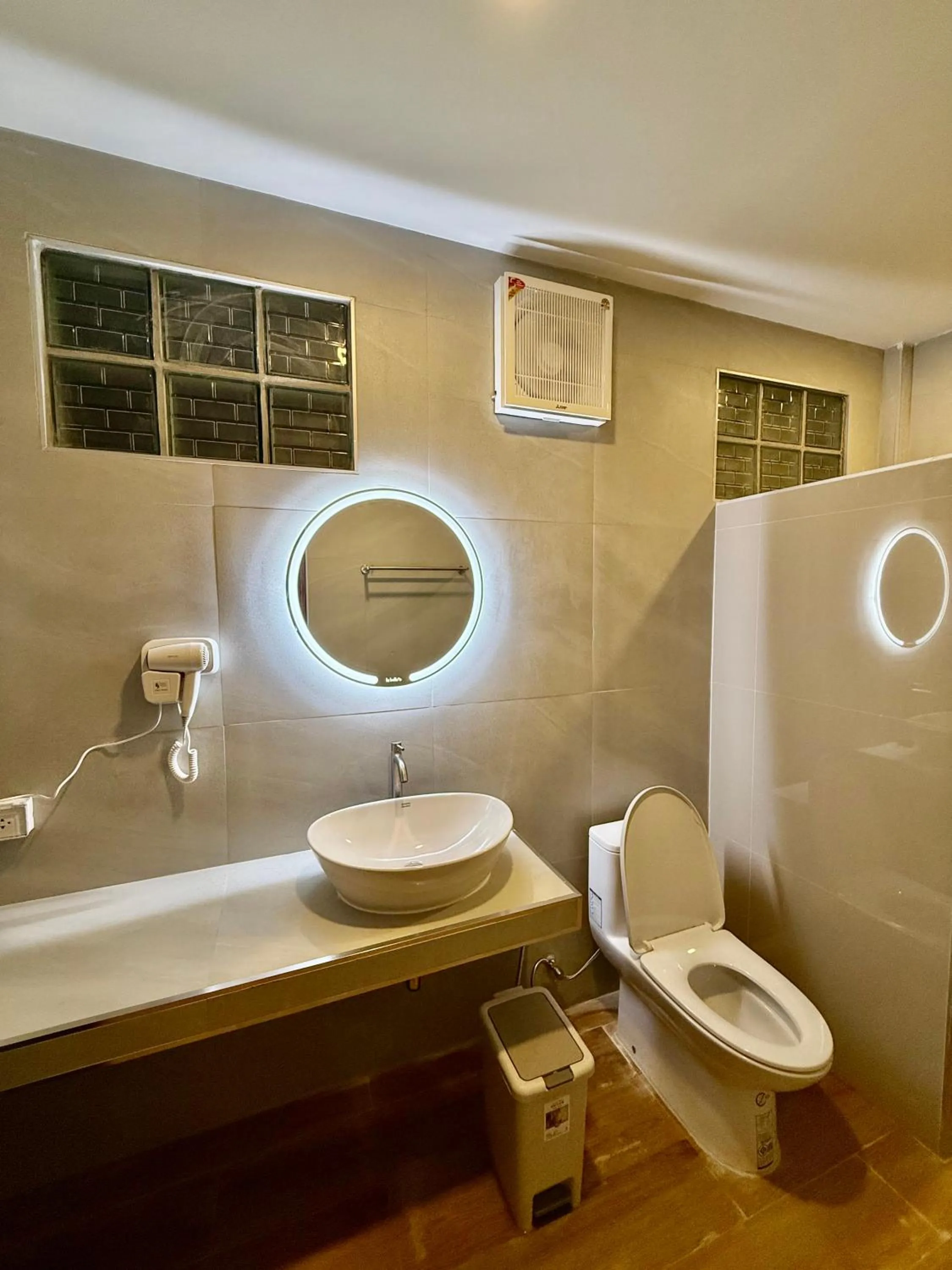 Koh Jum Bungalow & Hostel