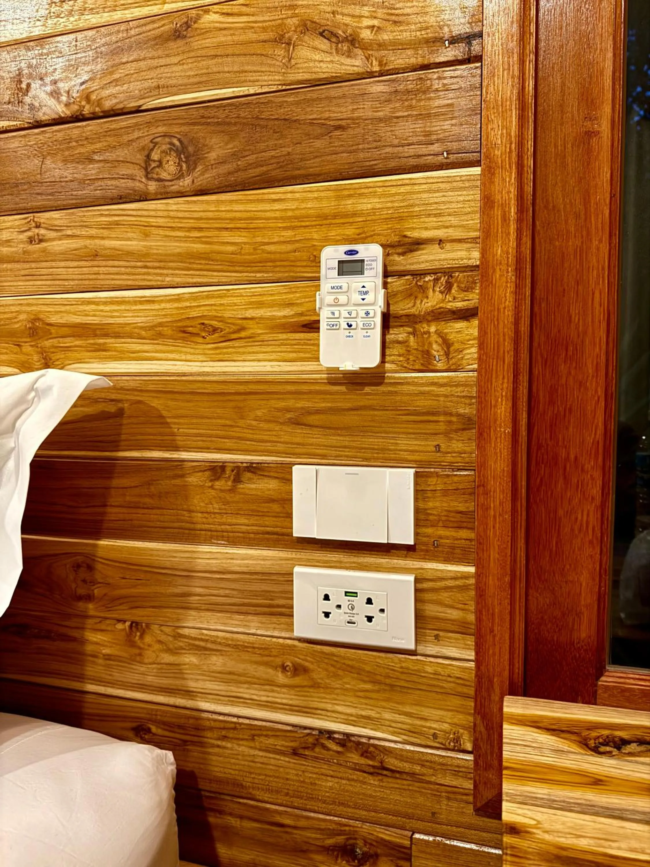 Koh Jum Bungalow & Hostel