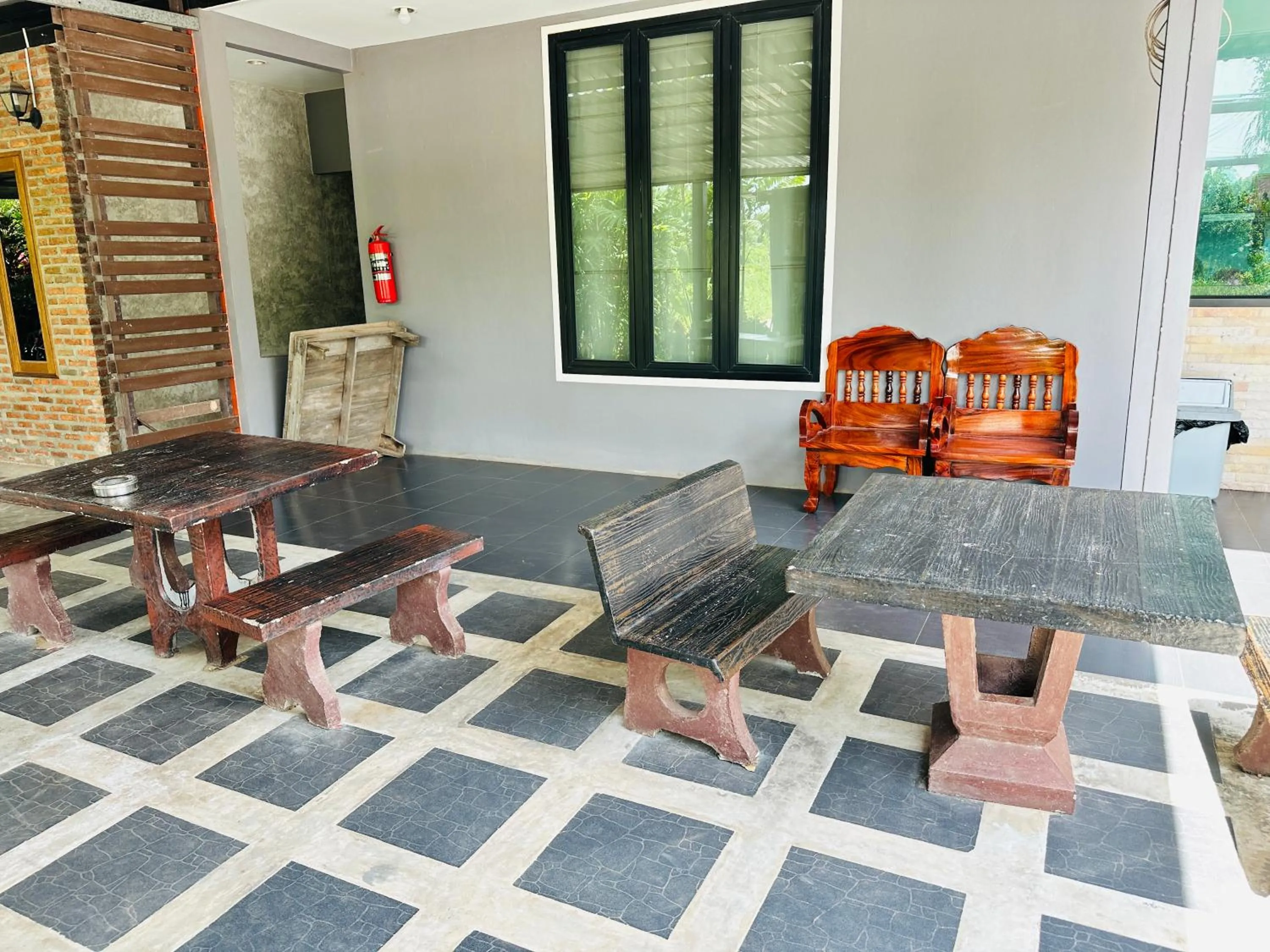 Koh Jum Bungalow & Hostel