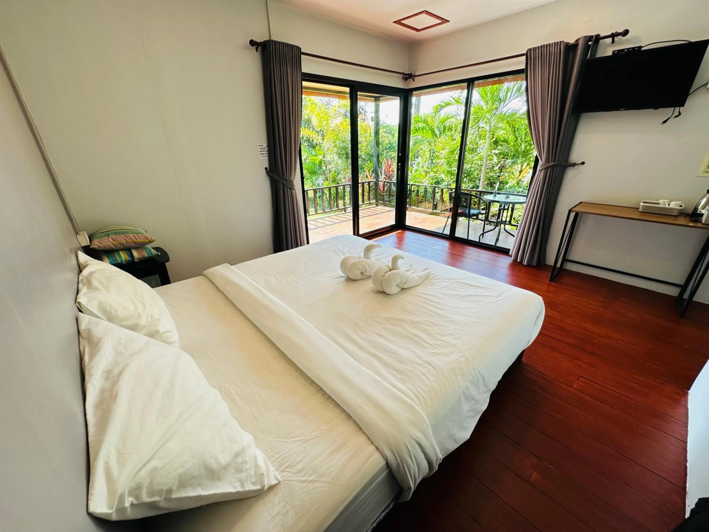 Bed in Koh Jum Bungalow & Hostel