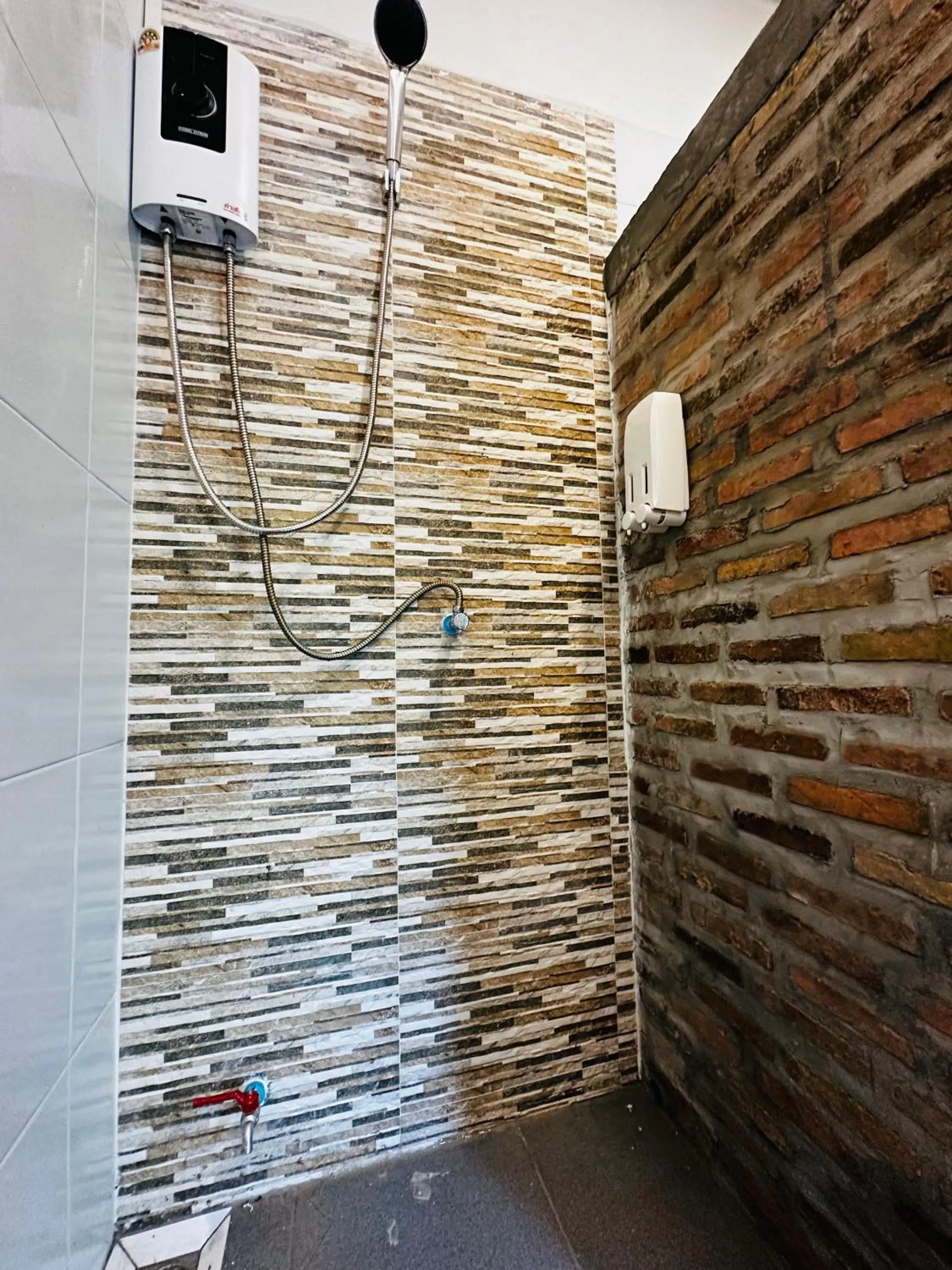 Koh Jum Bungalow & Hostel