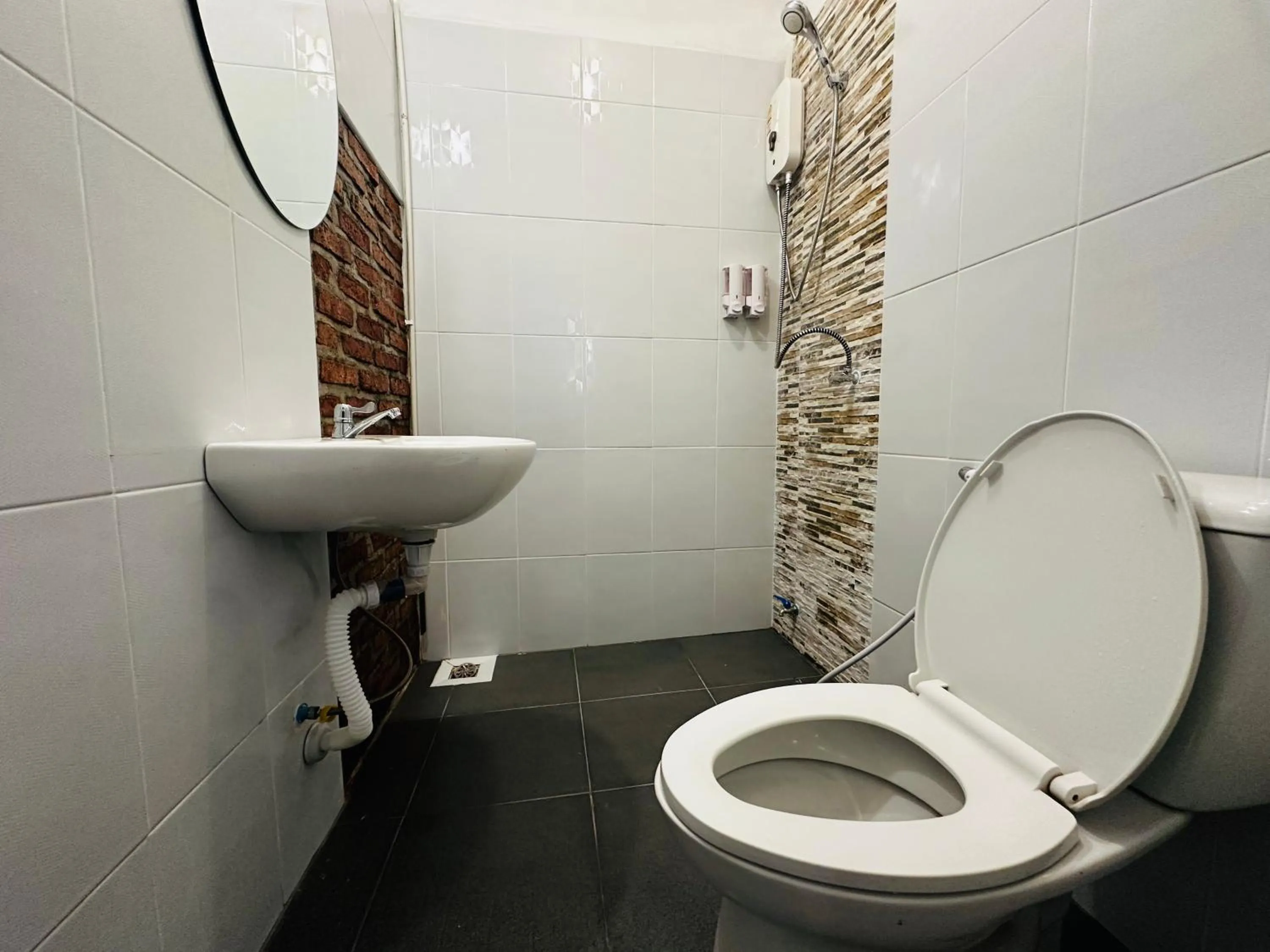 Koh Jum Bungalow & Hostel