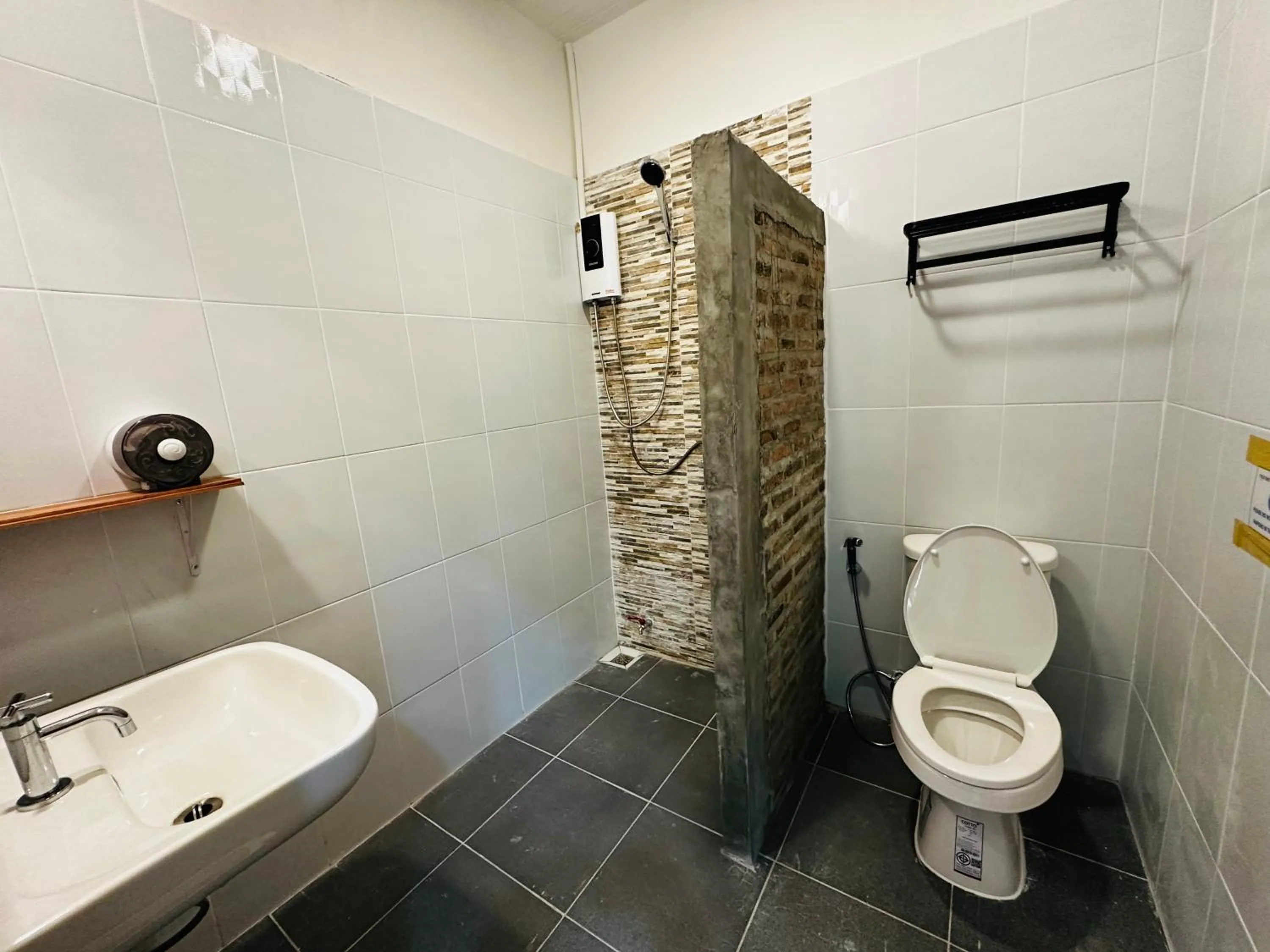 Koh Jum Bungalow & Hostel