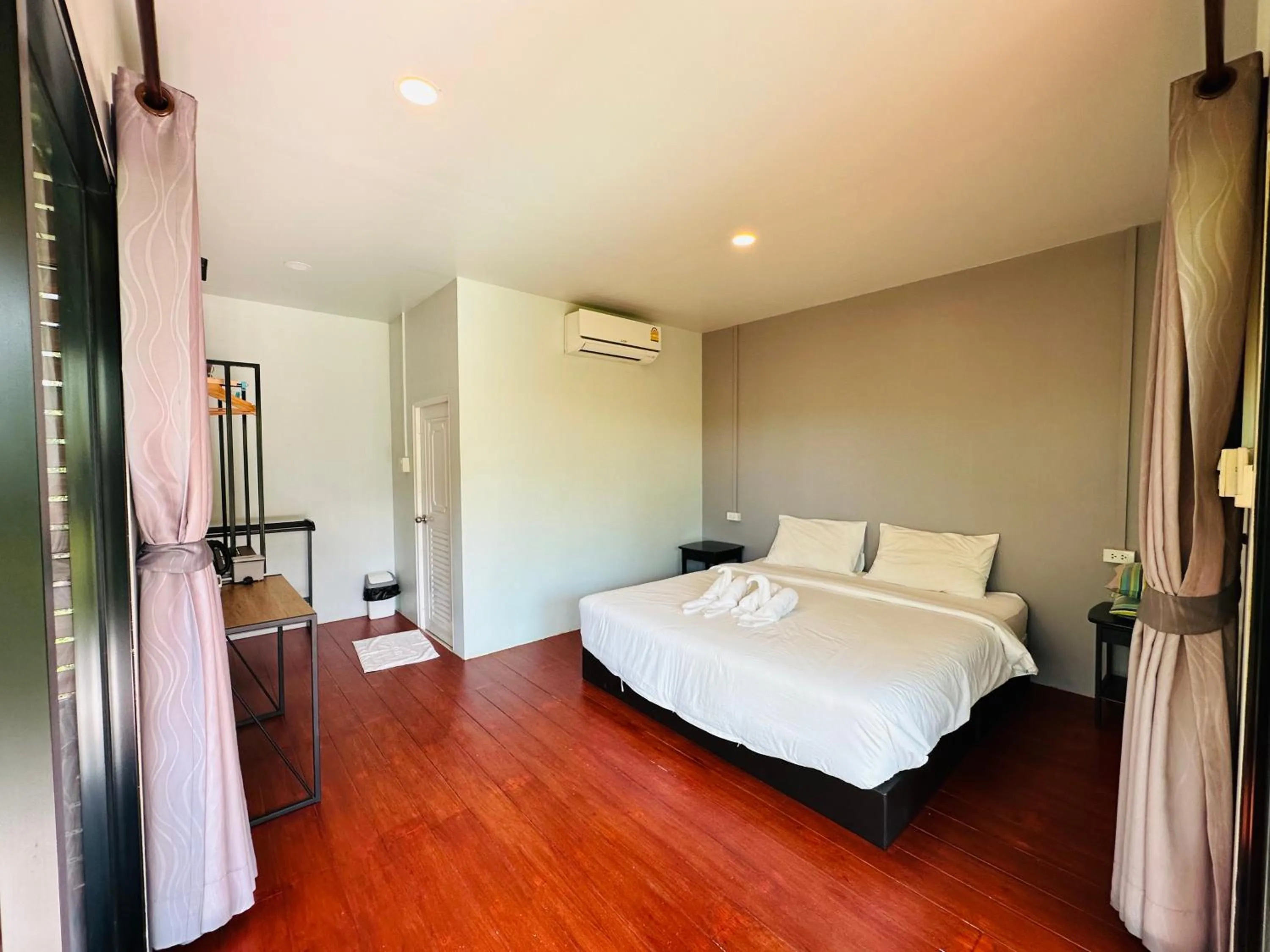 Bed in Koh Jum Bungalow & Hostel