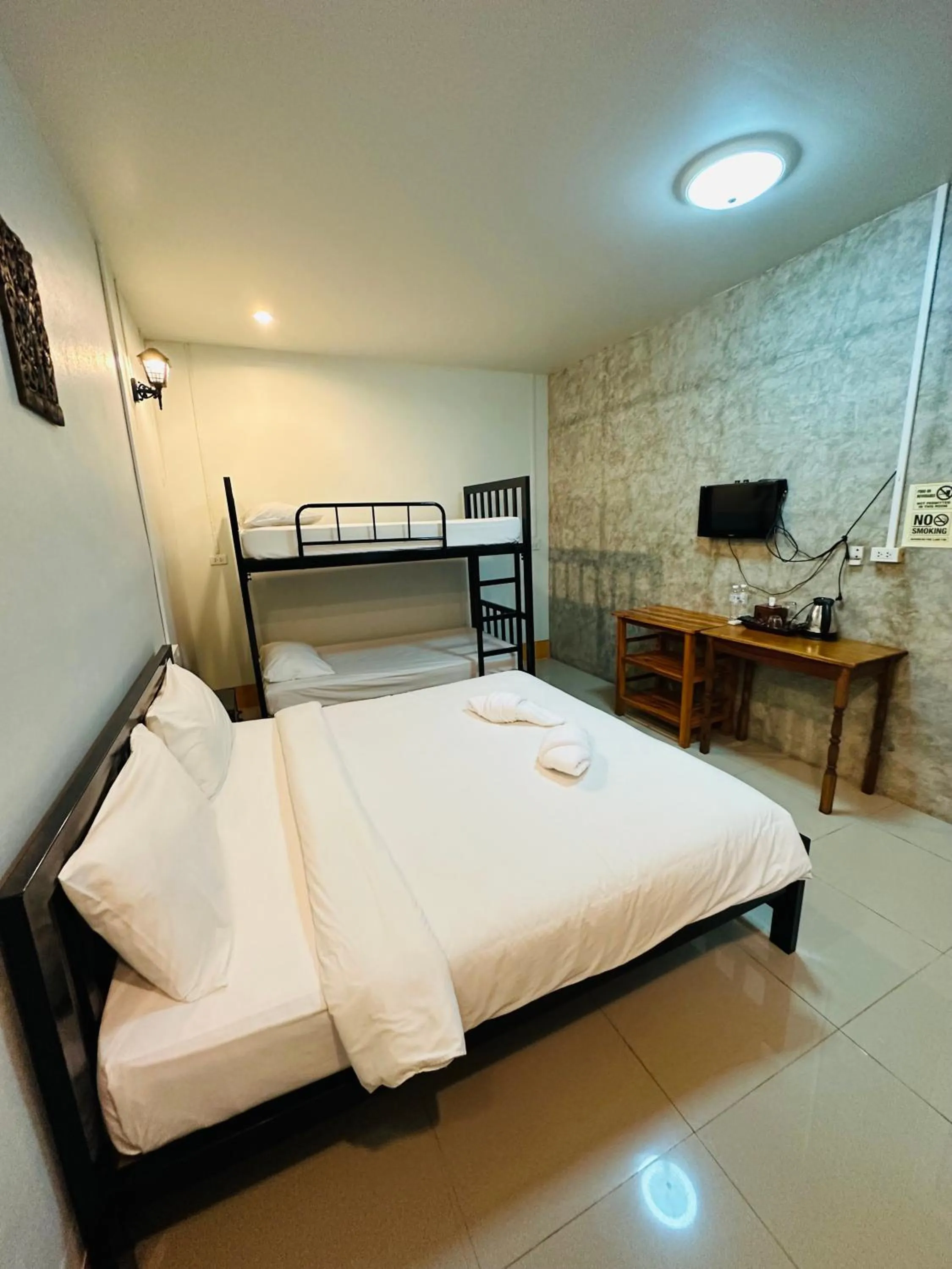 Bed in Koh Jum Bungalow & Hostel