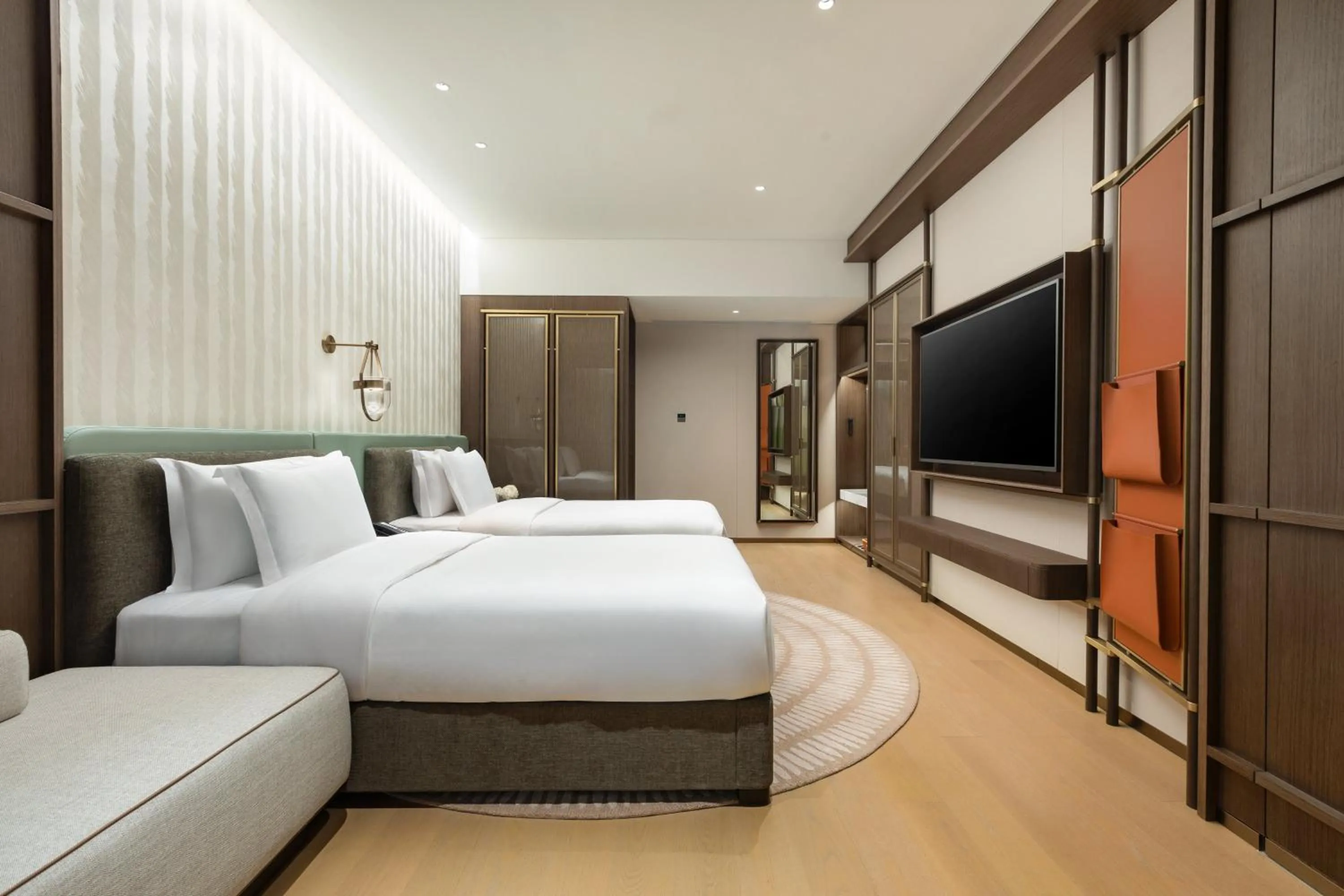 Photo of the whole room, Bed in Hotel Indigo Zhuhai Hengqin by IHG