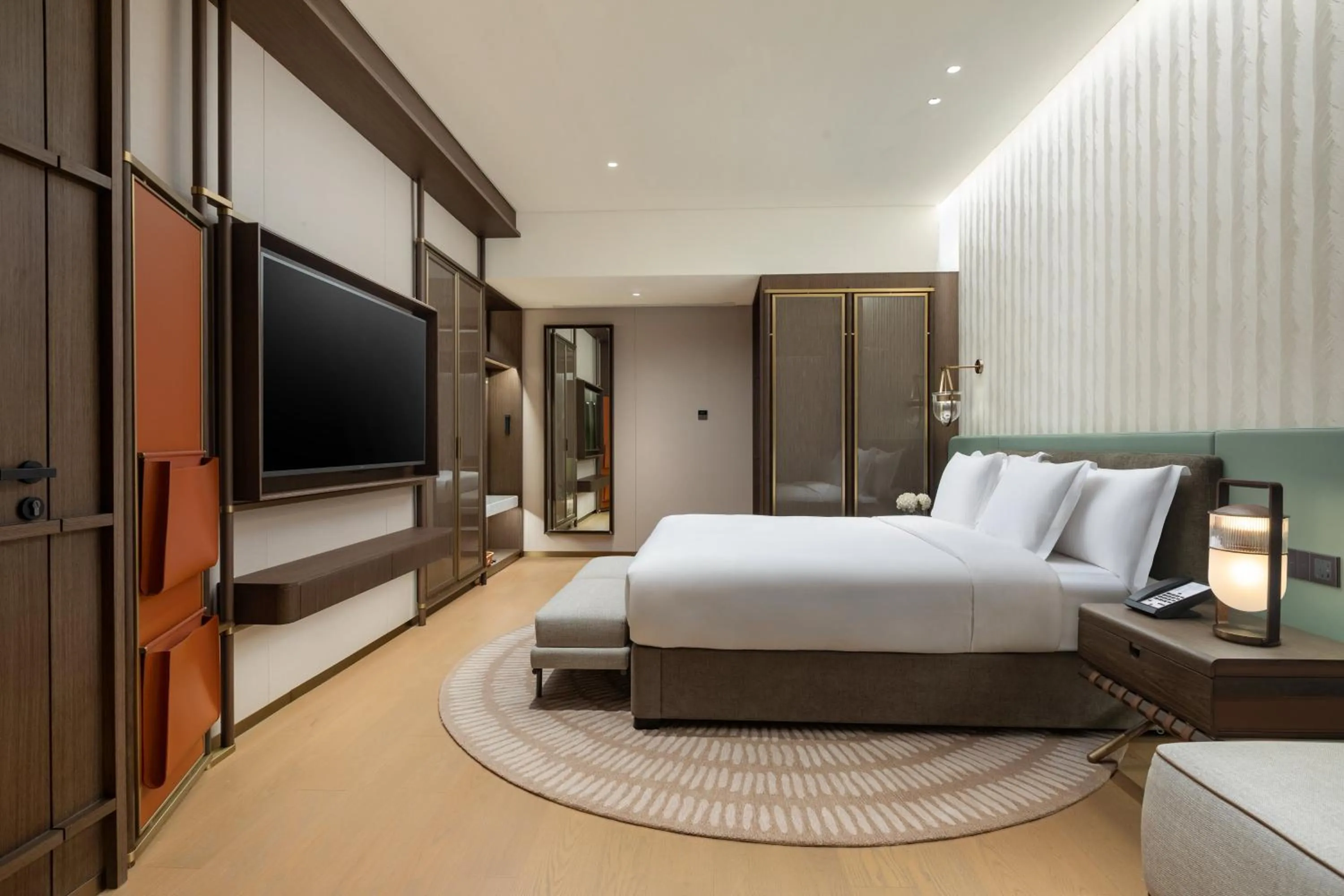 Photo of the whole room, Bed in Hotel Indigo Zhuhai Hengqin by IHG