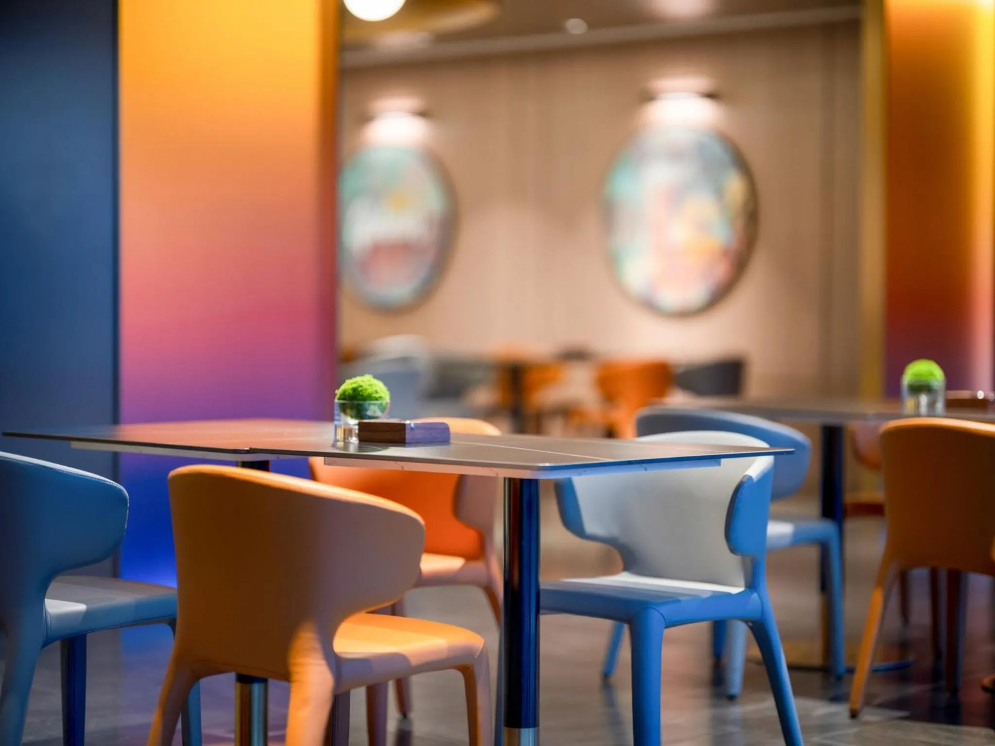 Restaurant/places to eat in Garner Hotel Beijing 798 Art District by IHG