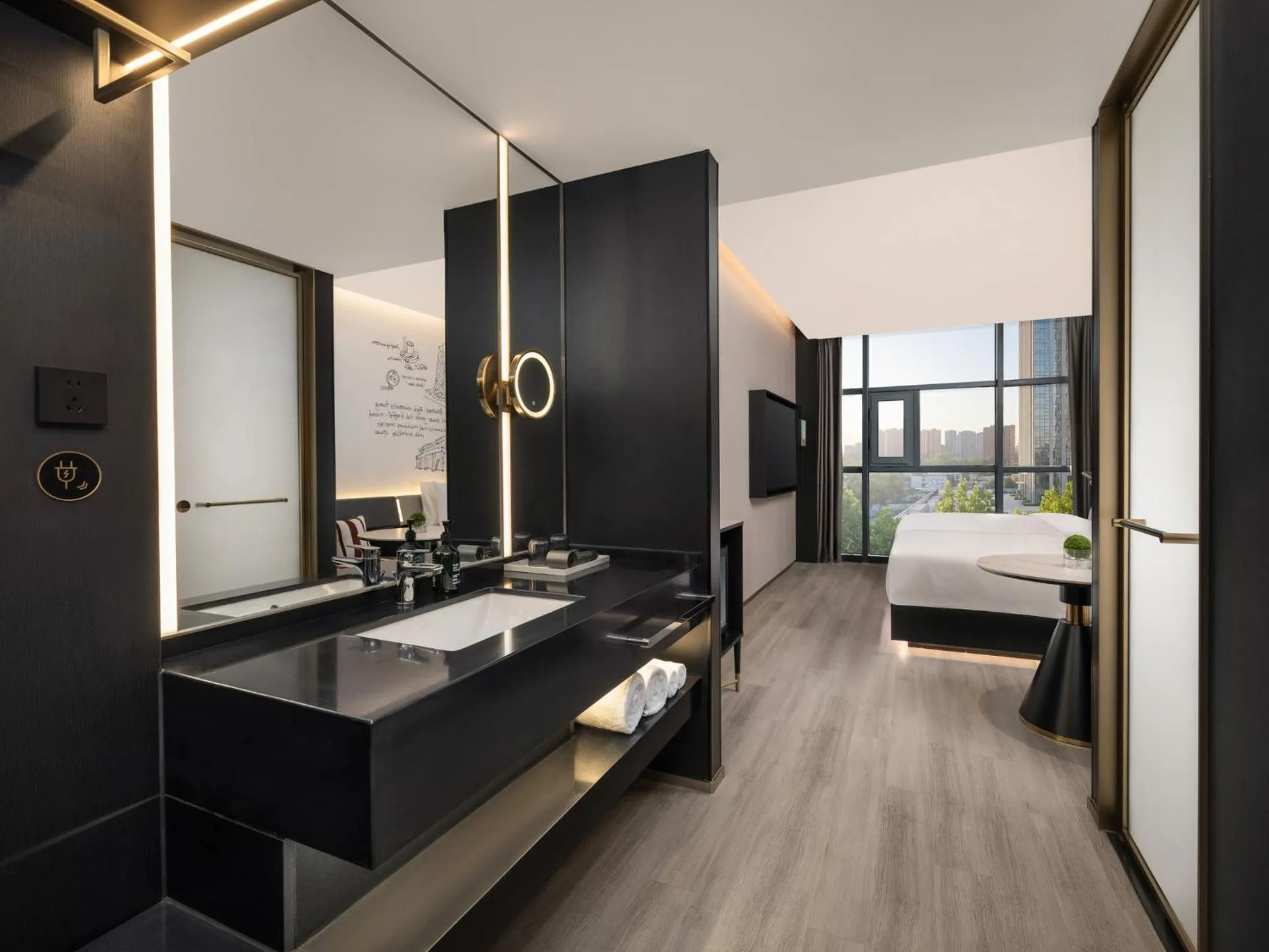 Photo of the whole room, Bed in Garner Hotel Beijing 798 Art District by IHG