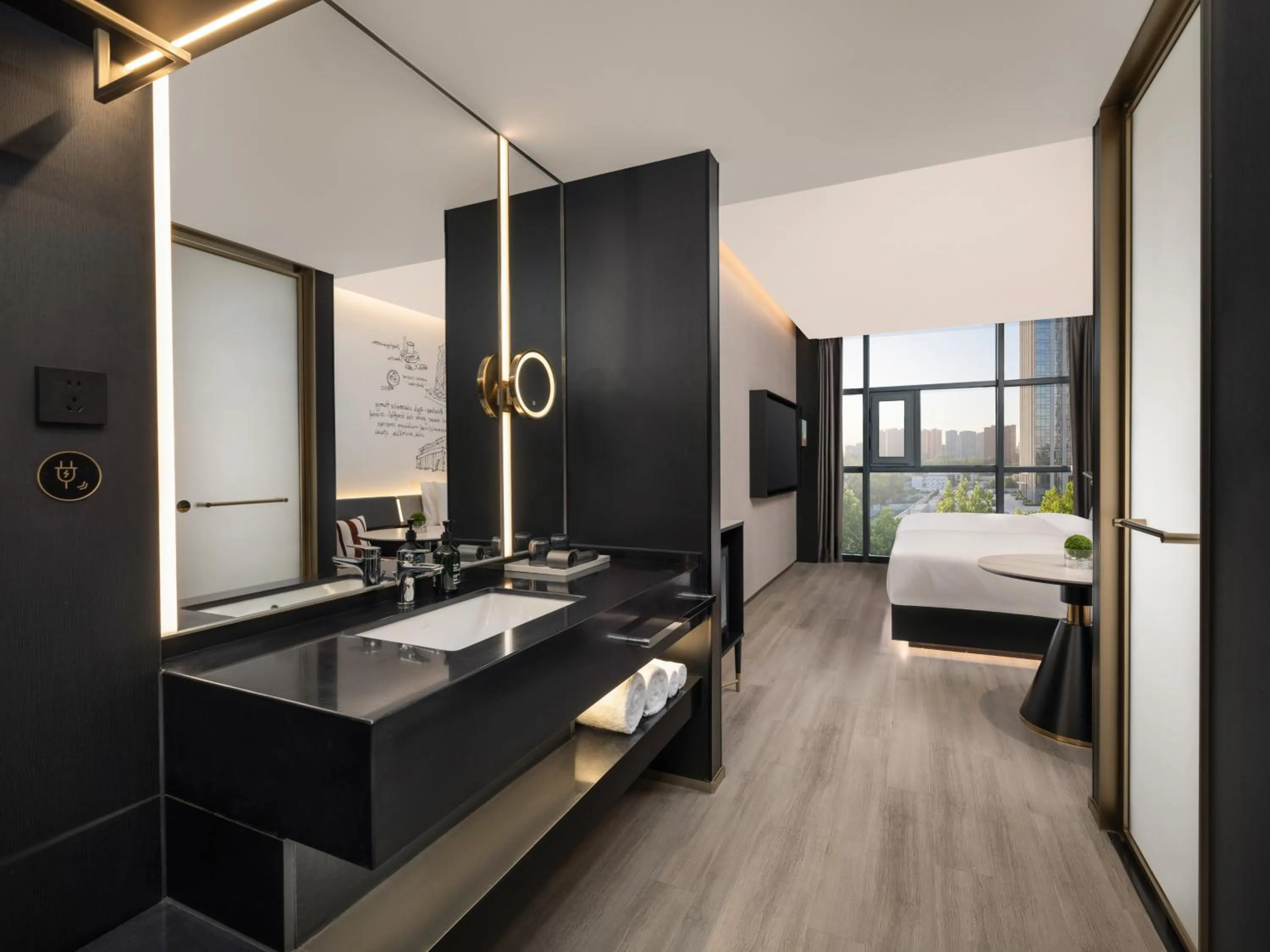 Toilet, Bed in Garner Hotel Beijing 798 Art District by IHG