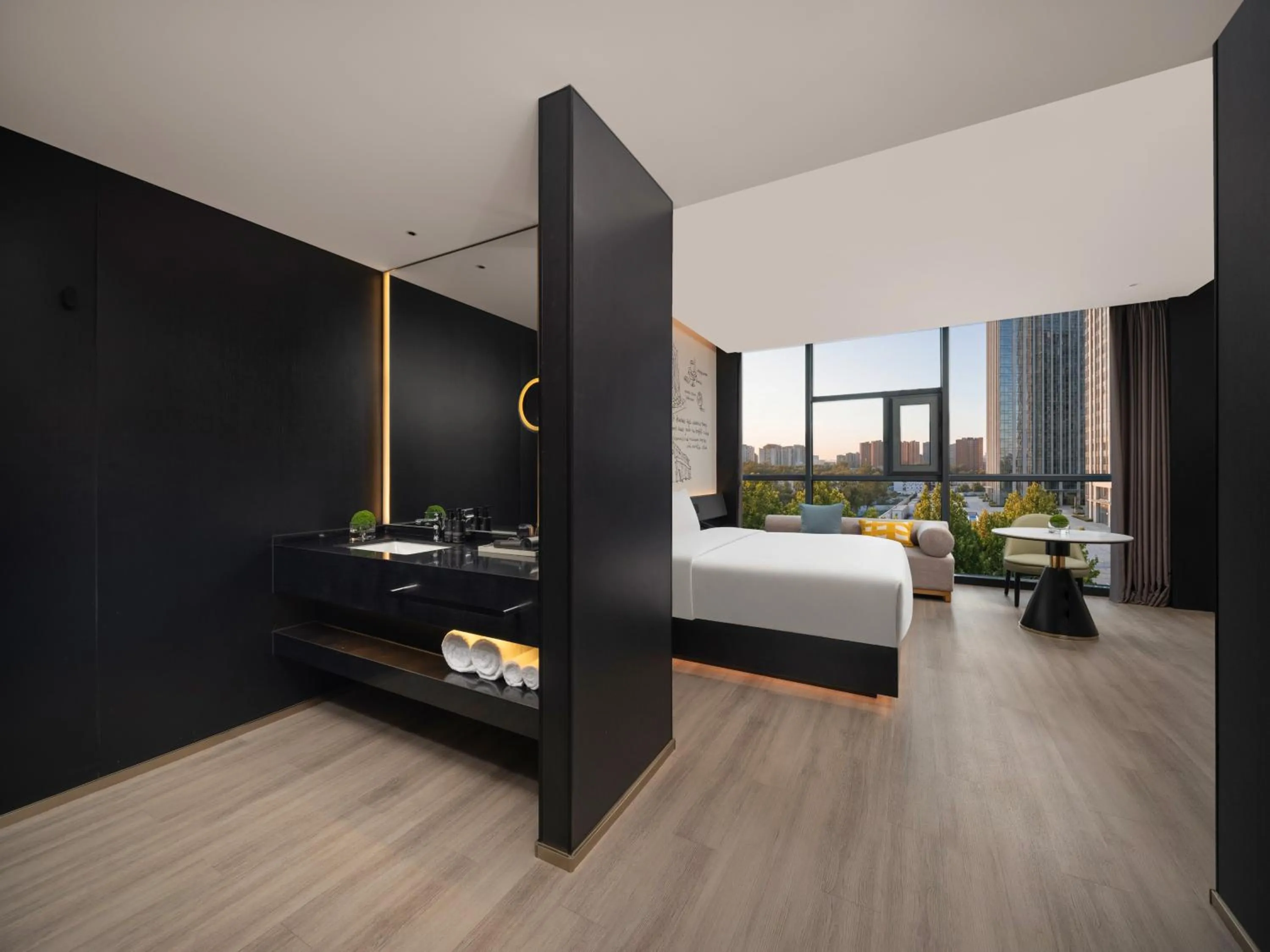 Toilet, Bed in Garner Hotel Beijing 798 Art District by IHG