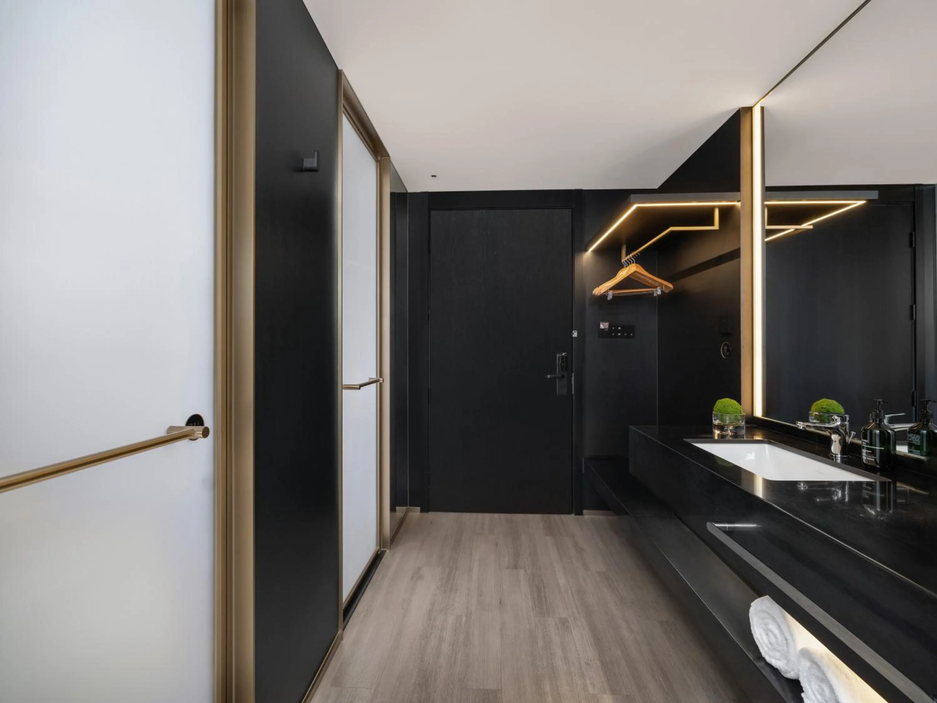 Toilet in Garner Hotel Beijing 798 Art District by IHG