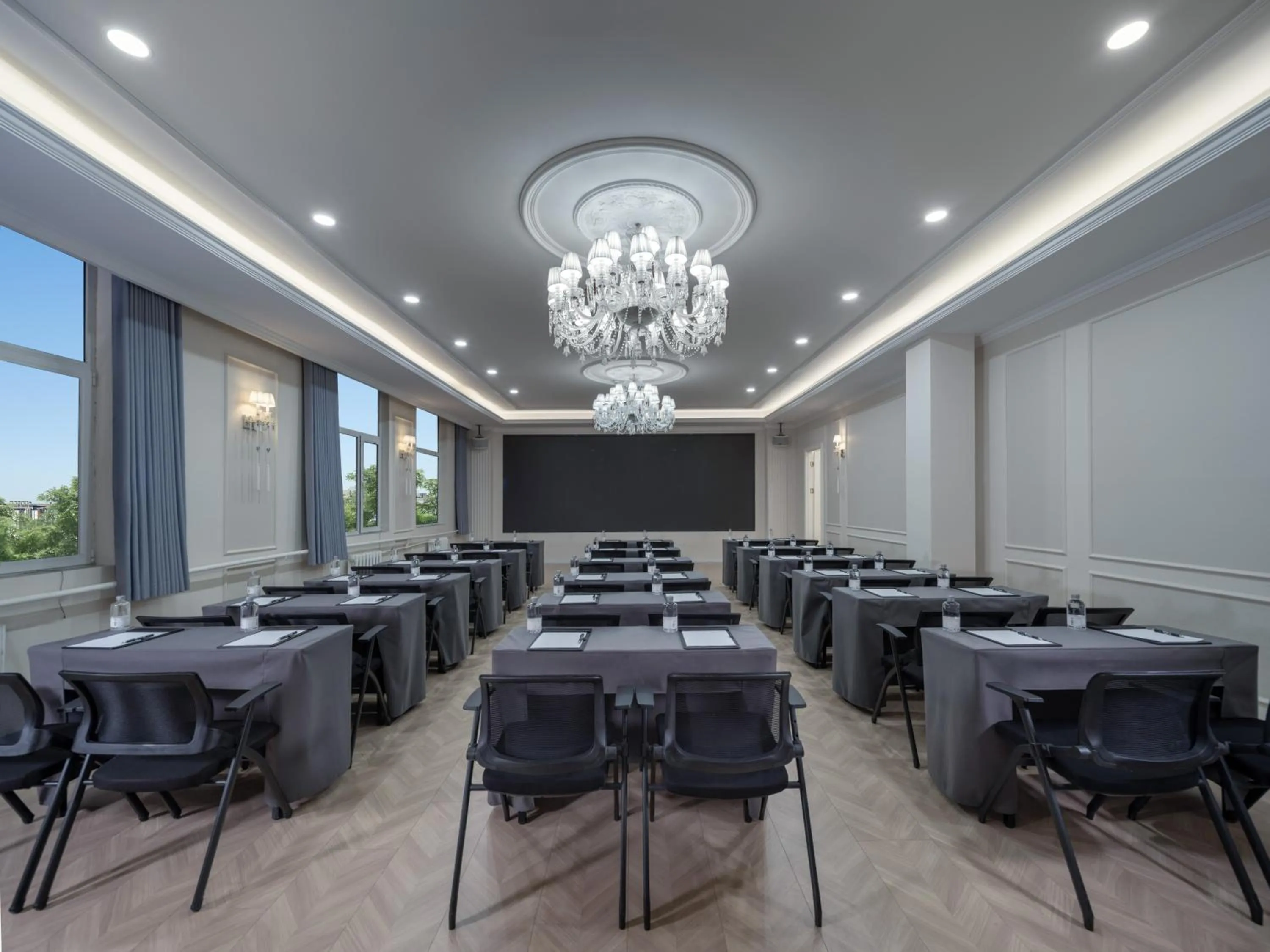 Meeting/conference room in Garner Hotel Beijing 798 Art District by IHG