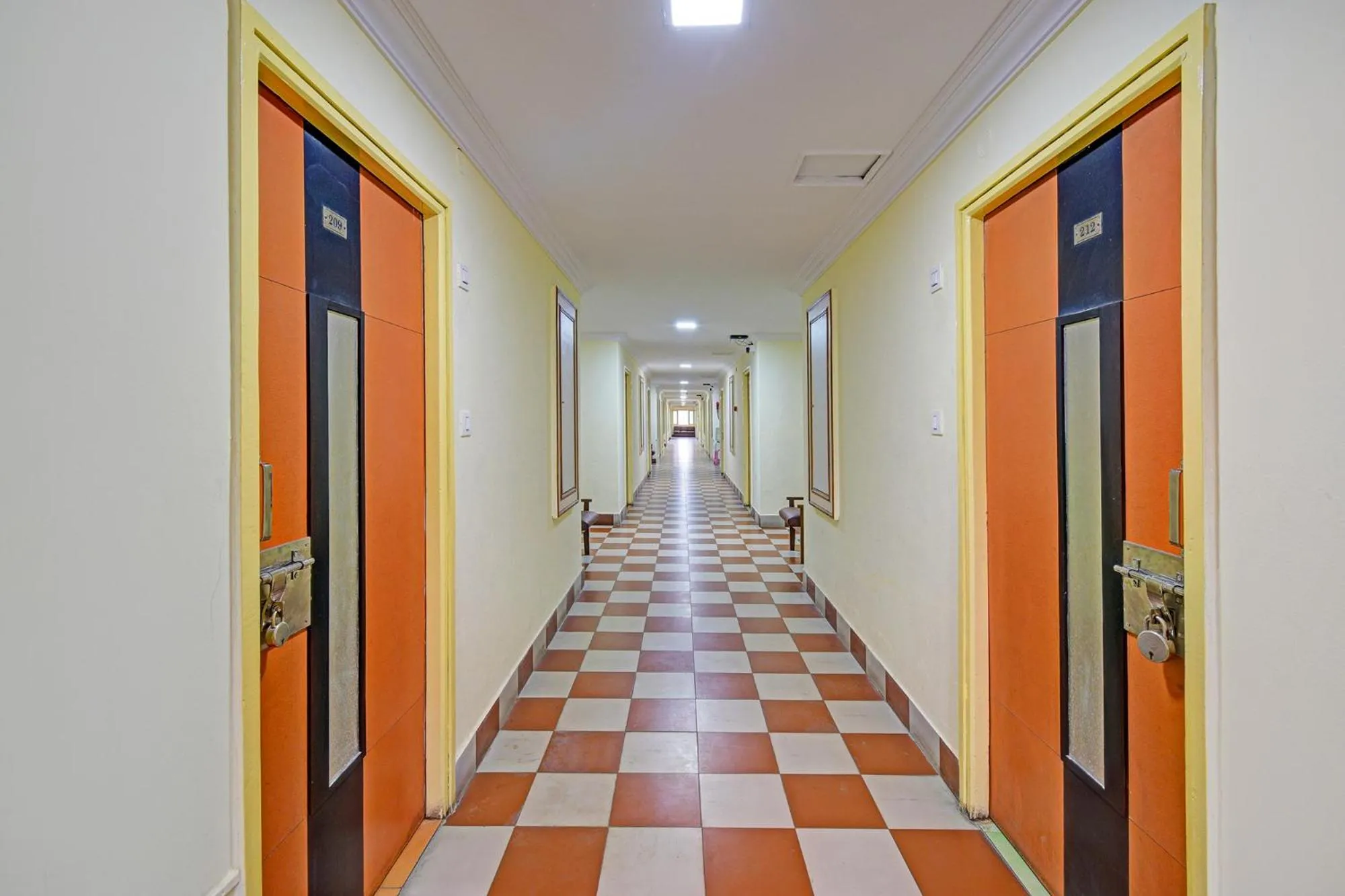 Lobby or reception in FabHotel Ranjit Residency