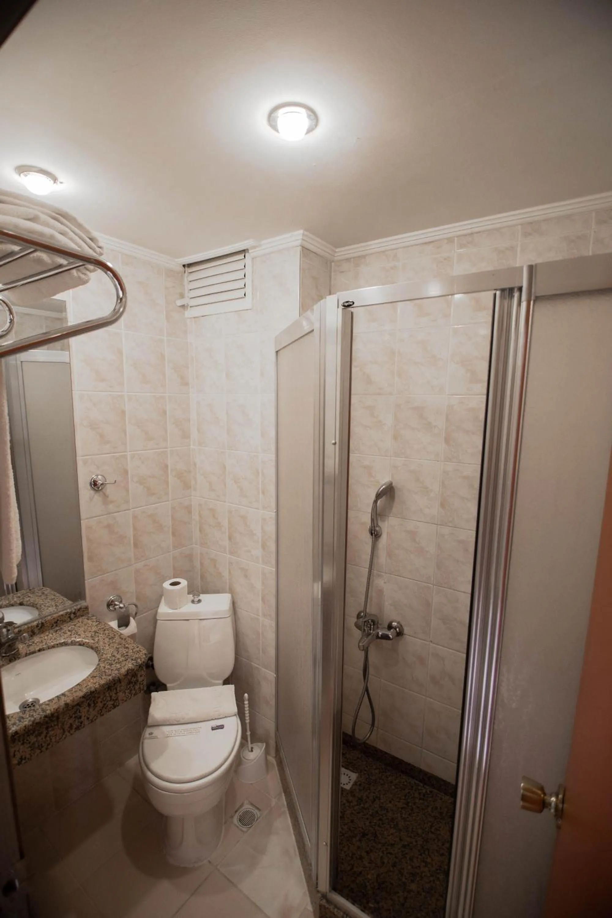 Bathroom in Sahinler Hotel