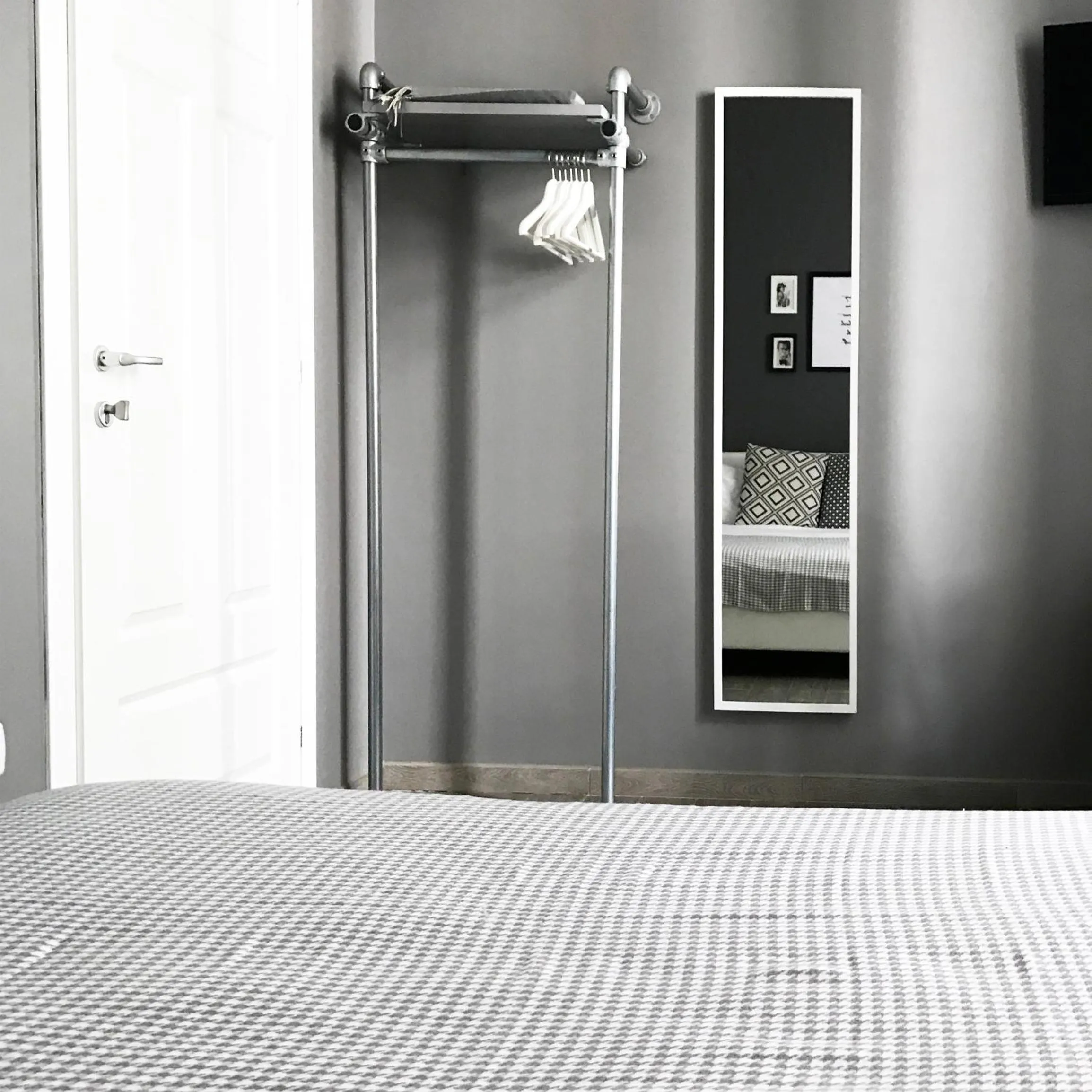 Photo of the whole room, Bed in Serendipity