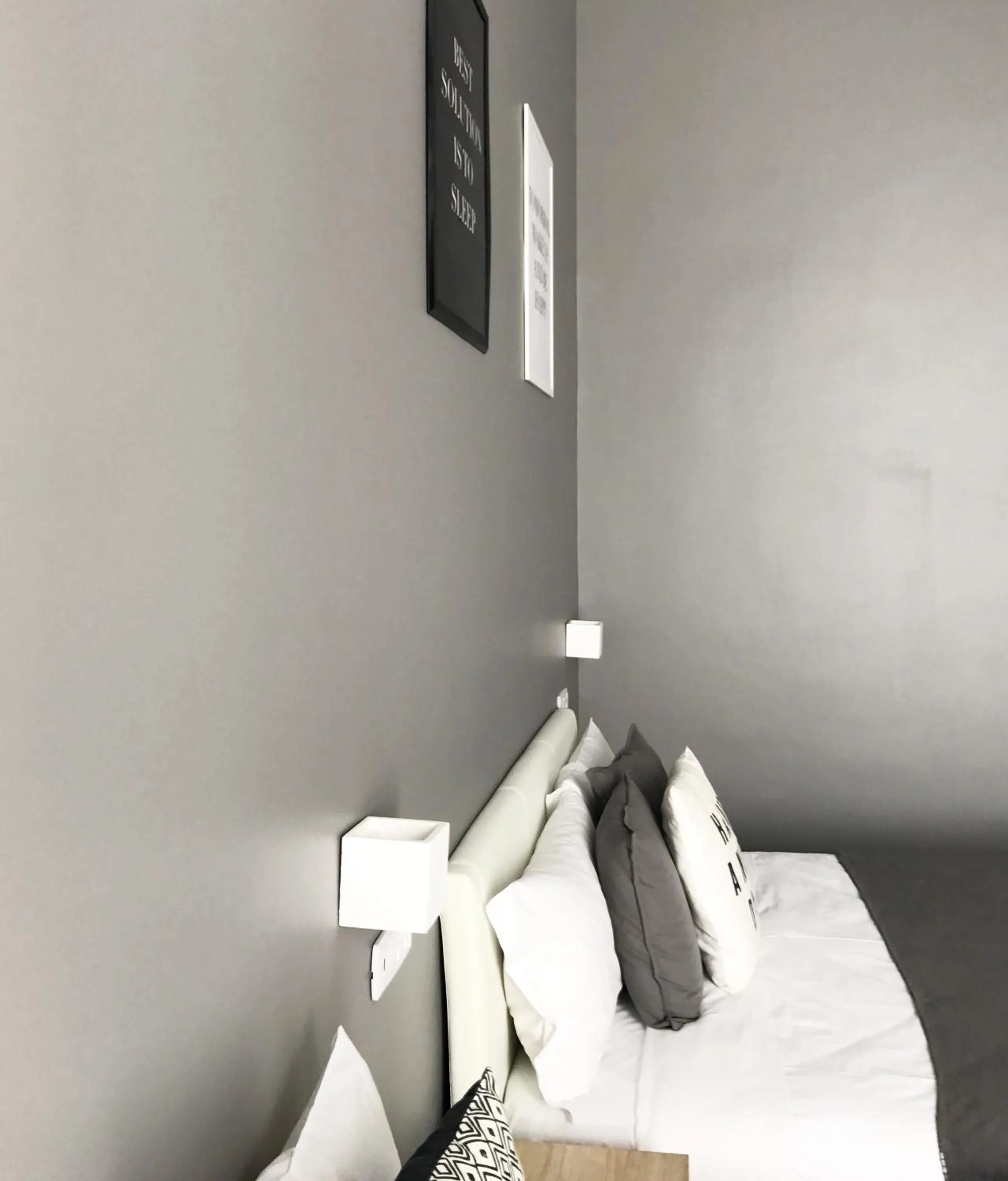 Photo of the whole room, Bed in Serendipity