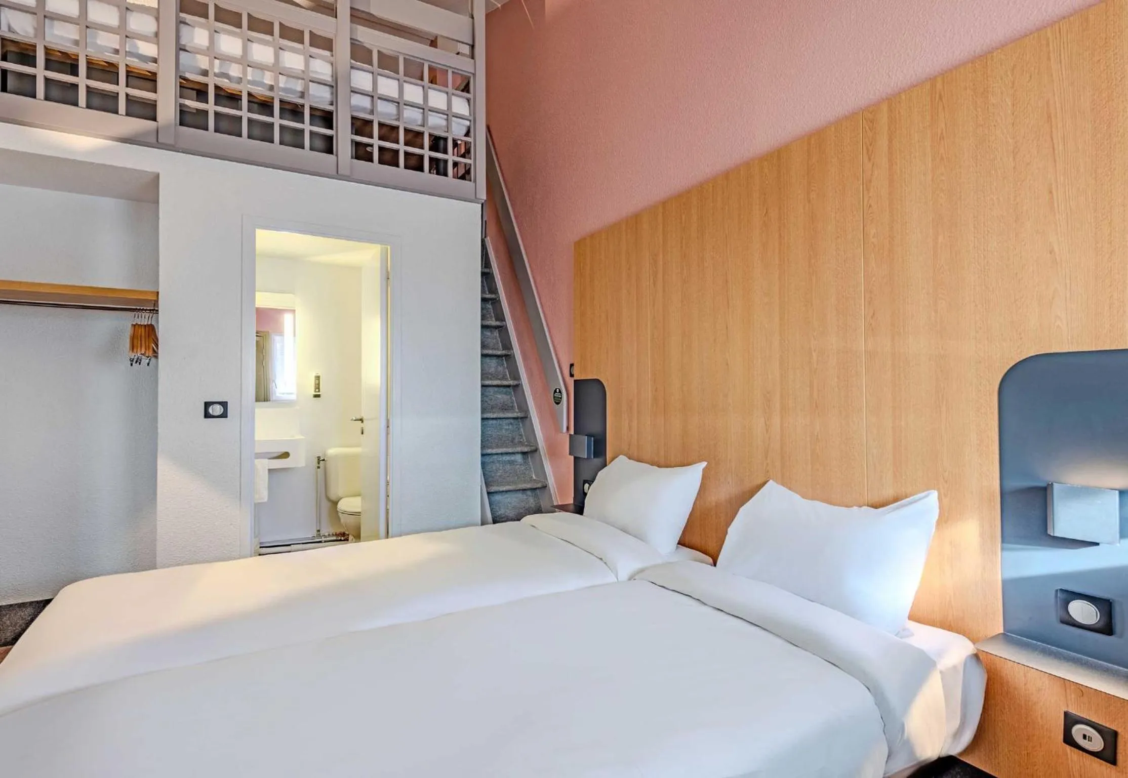 Photo of the whole room, Bed in B&B HOTEL Brest Kergaradec Aéroport