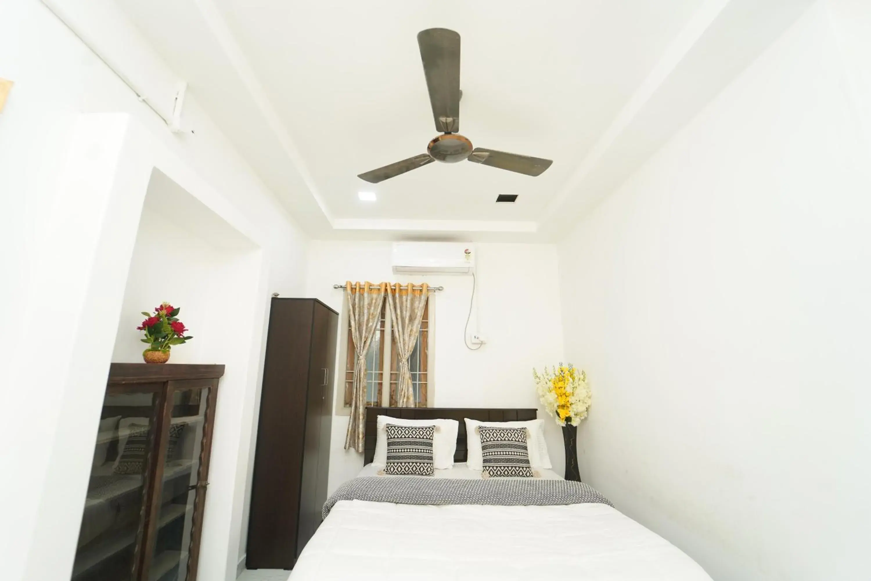 Blue Horizon Apartment 2BHK Nr Marina Beach Blue Horizon Apartment 2BHK Nr Marina Beach