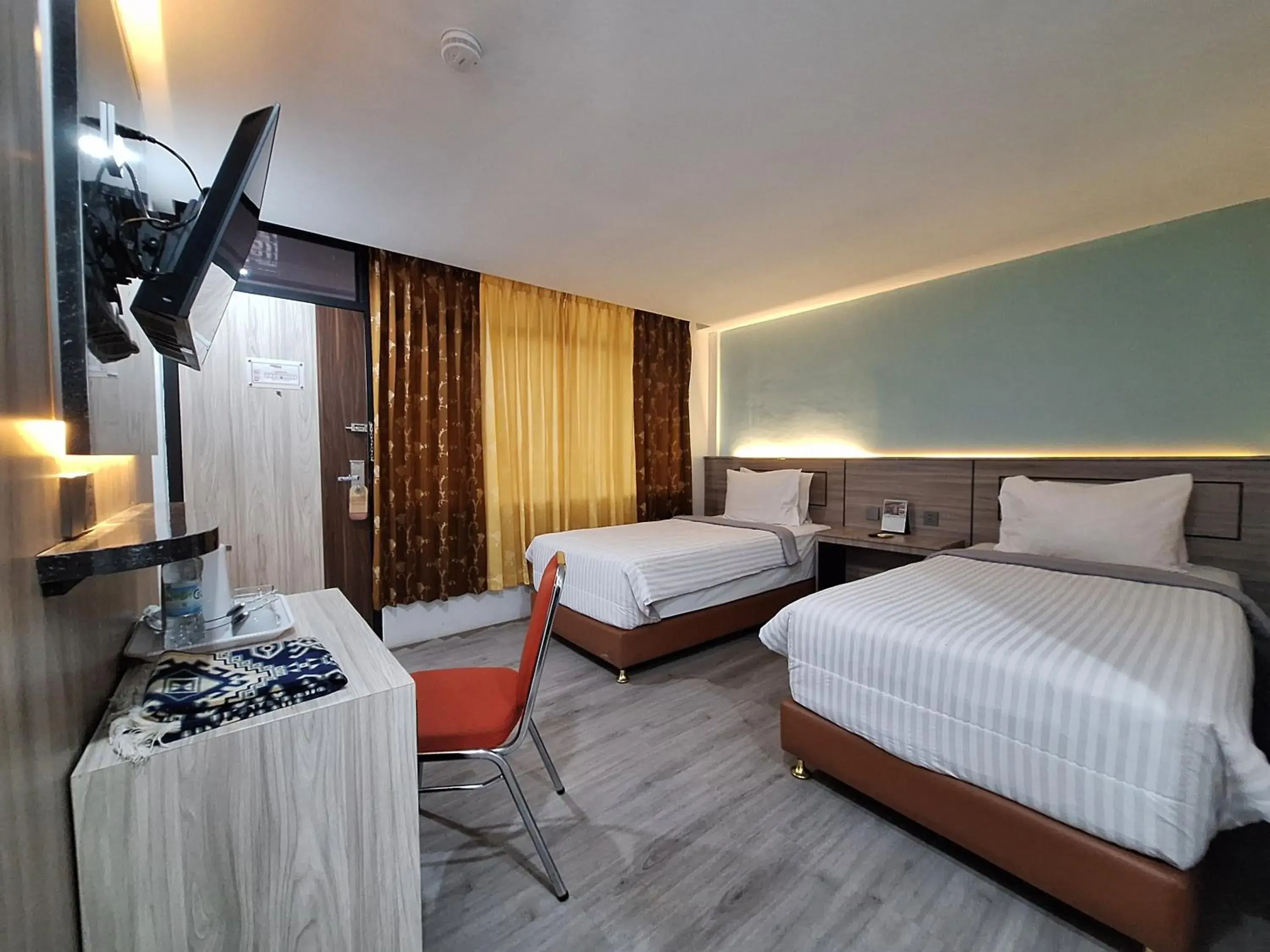 Deluxe Twin Room in Portola Tiara Hotel Meulaboh Deluxe Twin Room in Portola Tiara Hotel Meulaboh