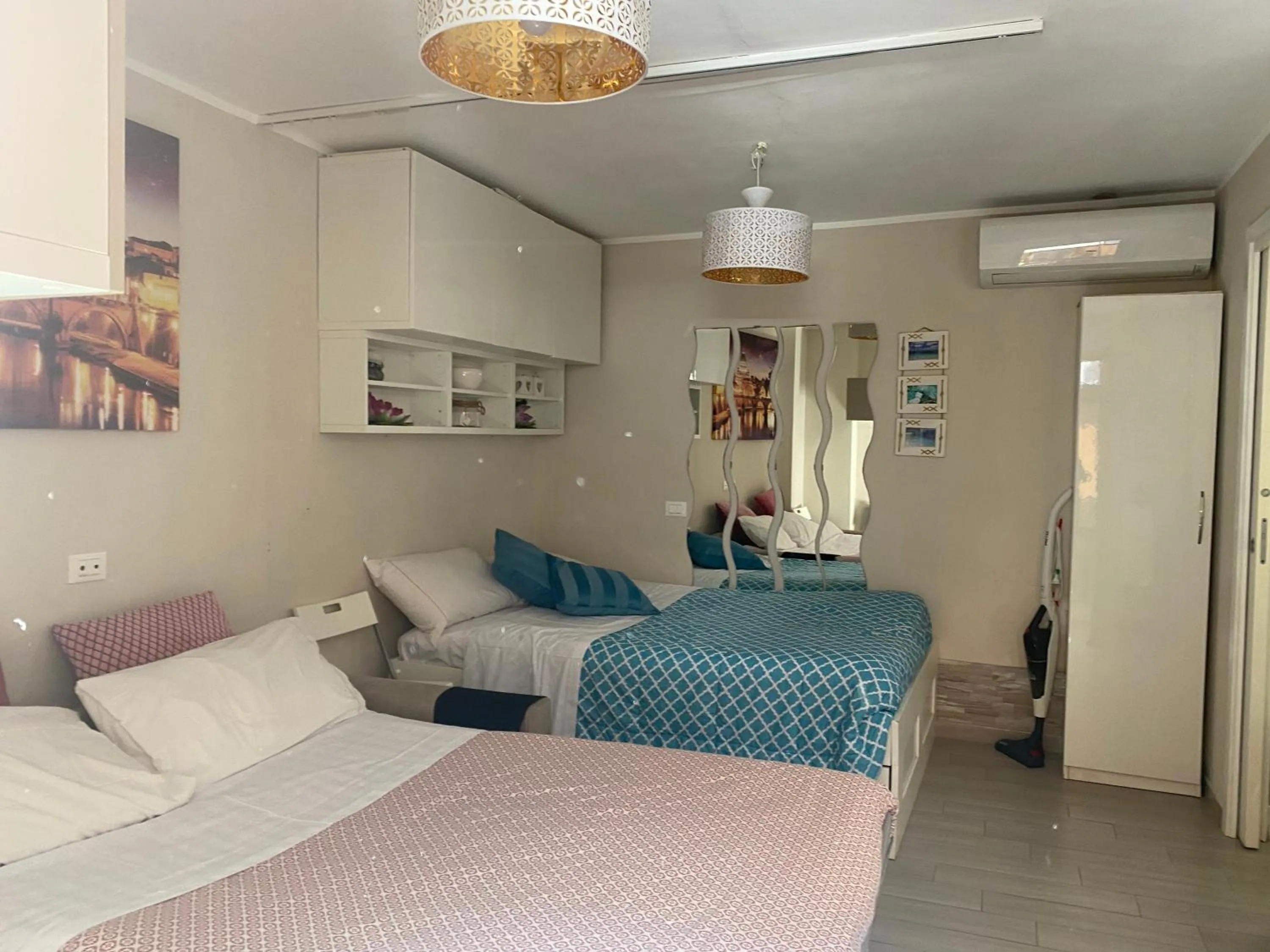 Bedroom, Bed in Condotti Apartment