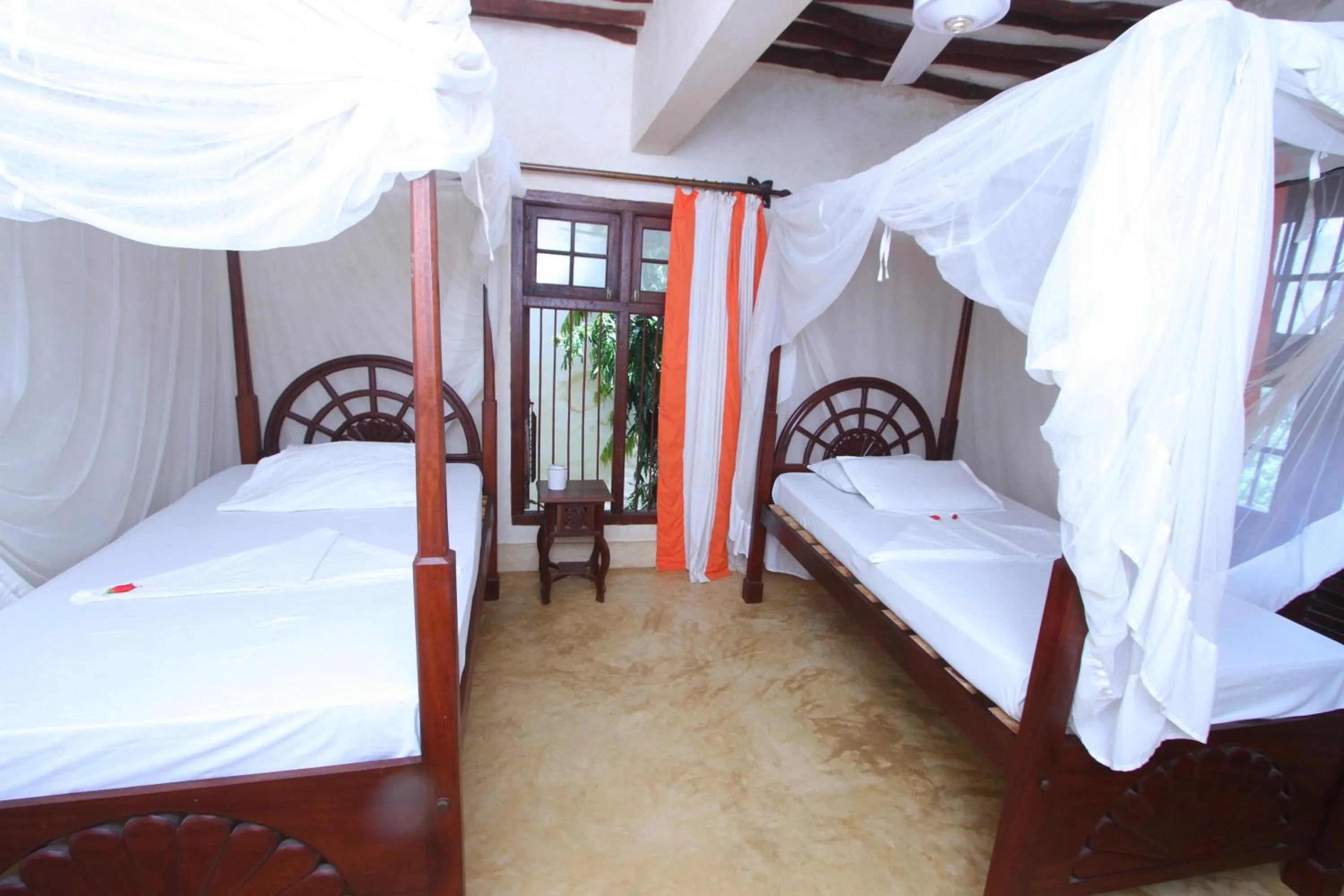 Twin Room in Jannataan Hotel