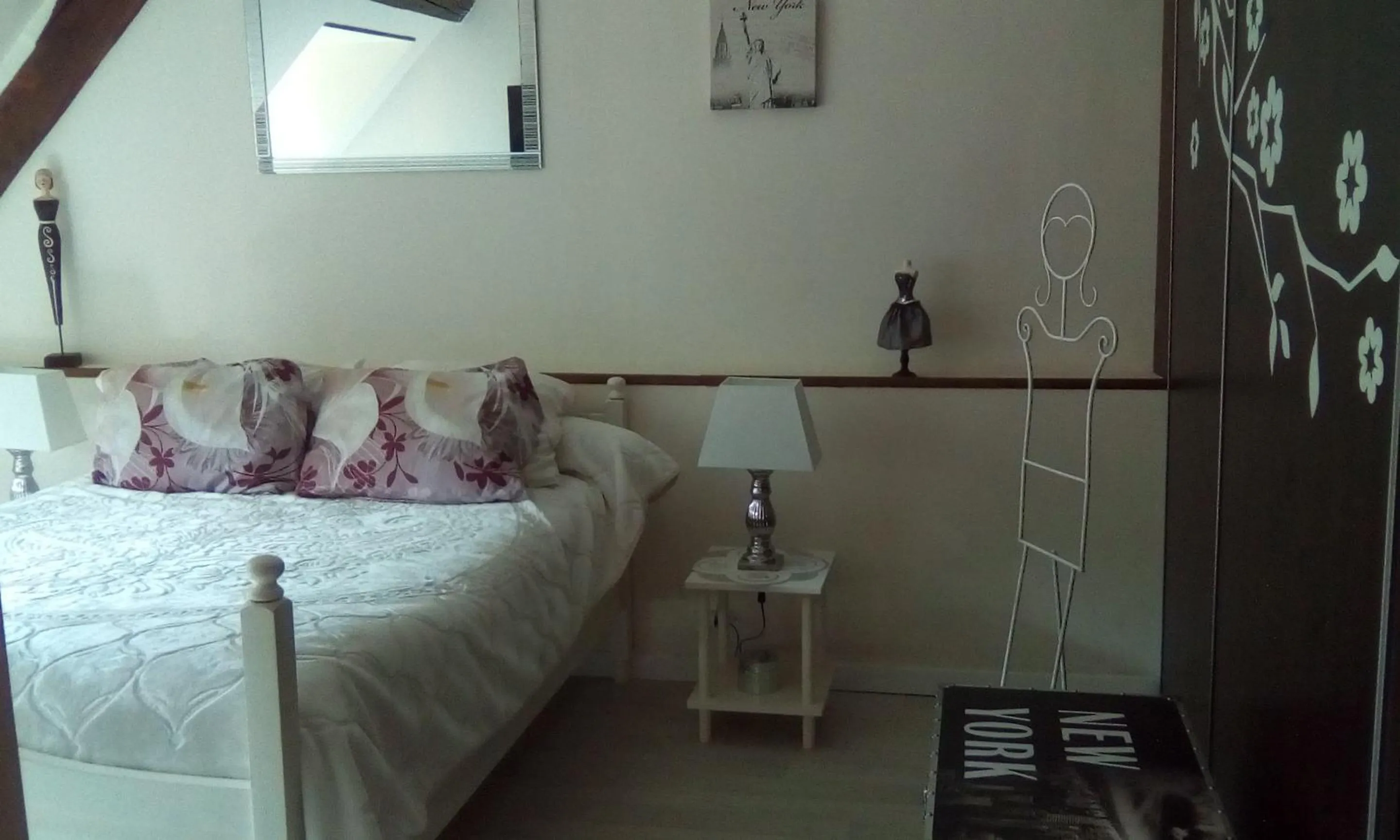 Bed in Fleur De Soleil