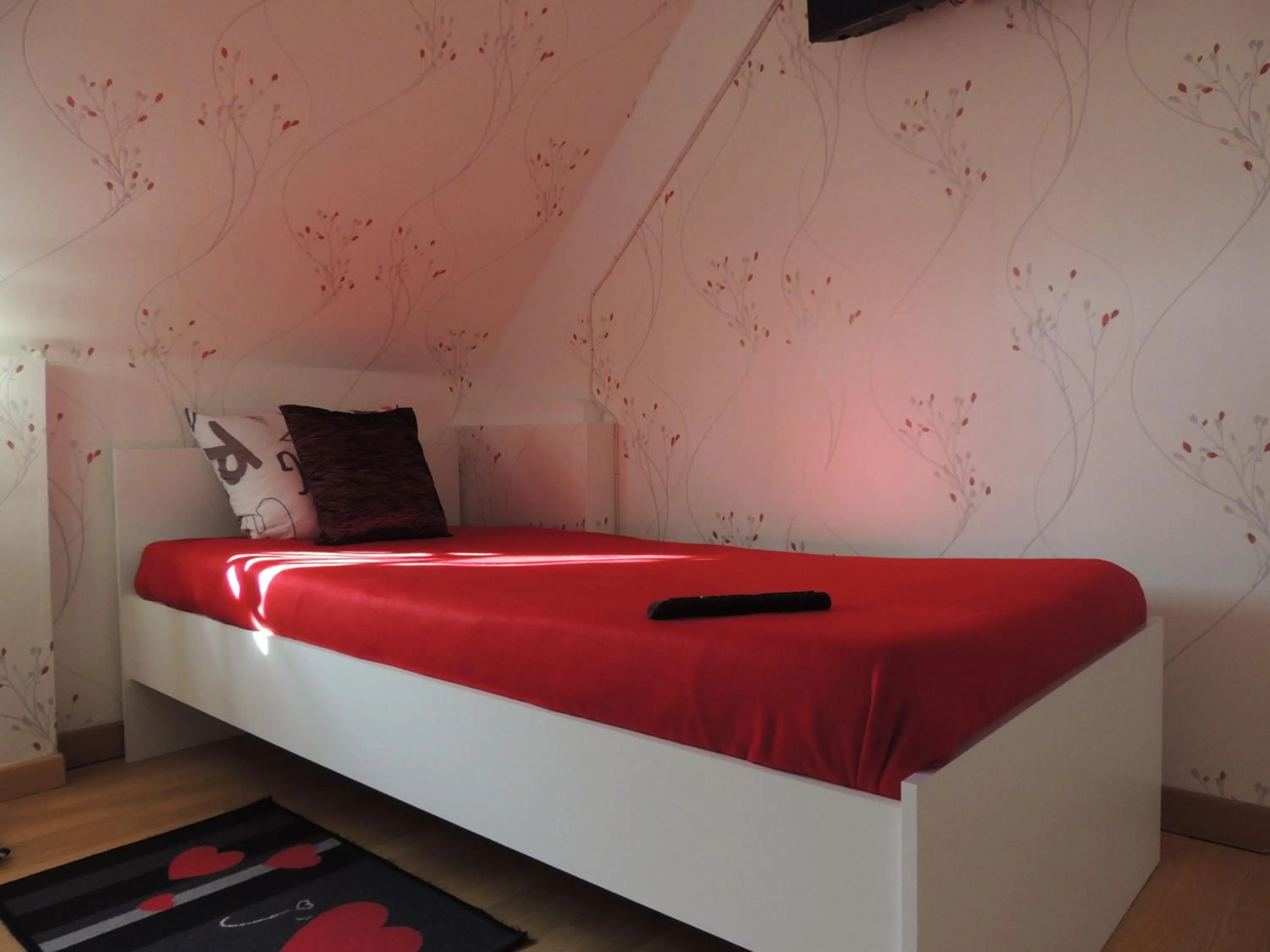 Bed in Fleur De Soleil