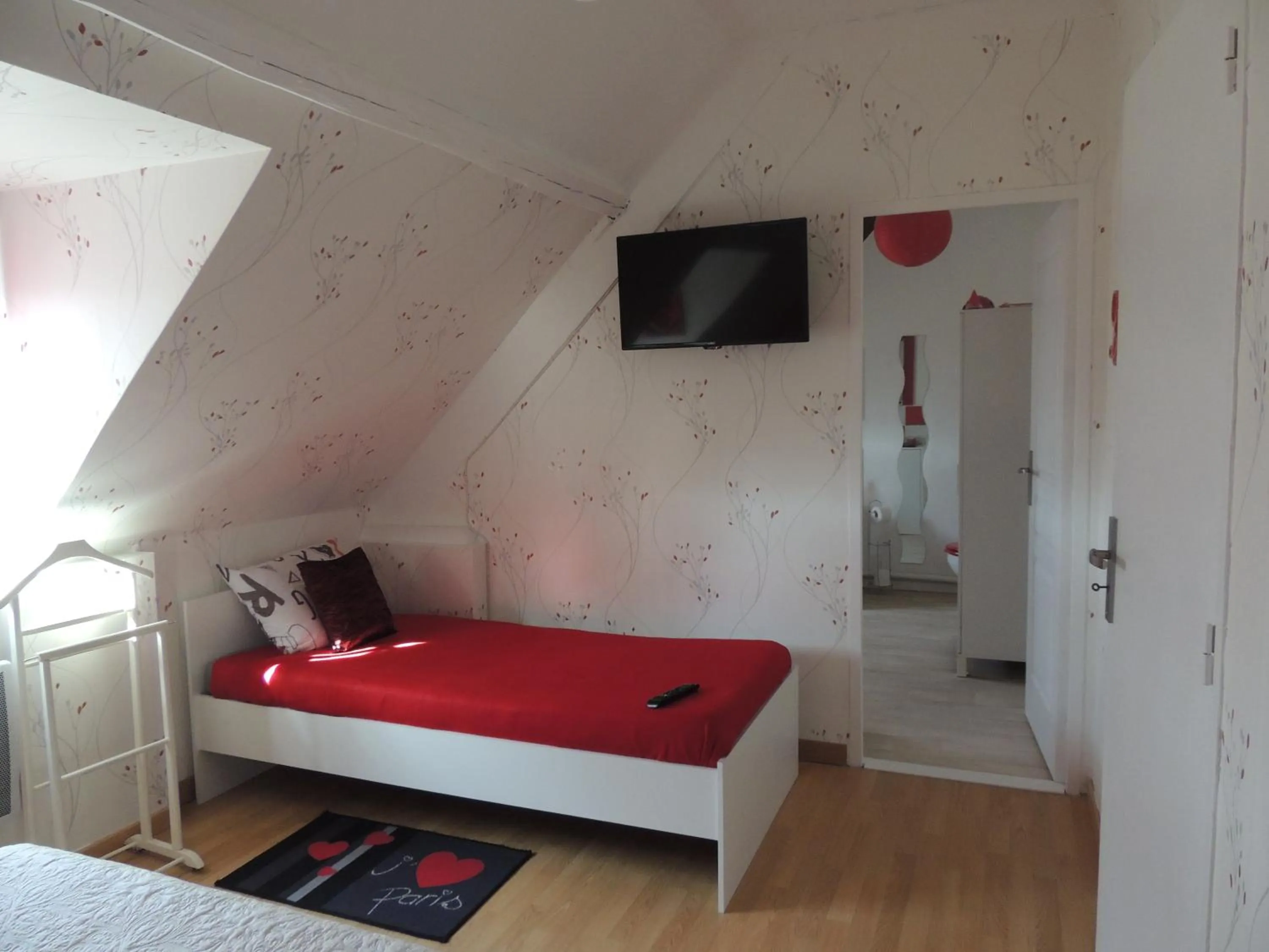 Bed in Fleur De Soleil