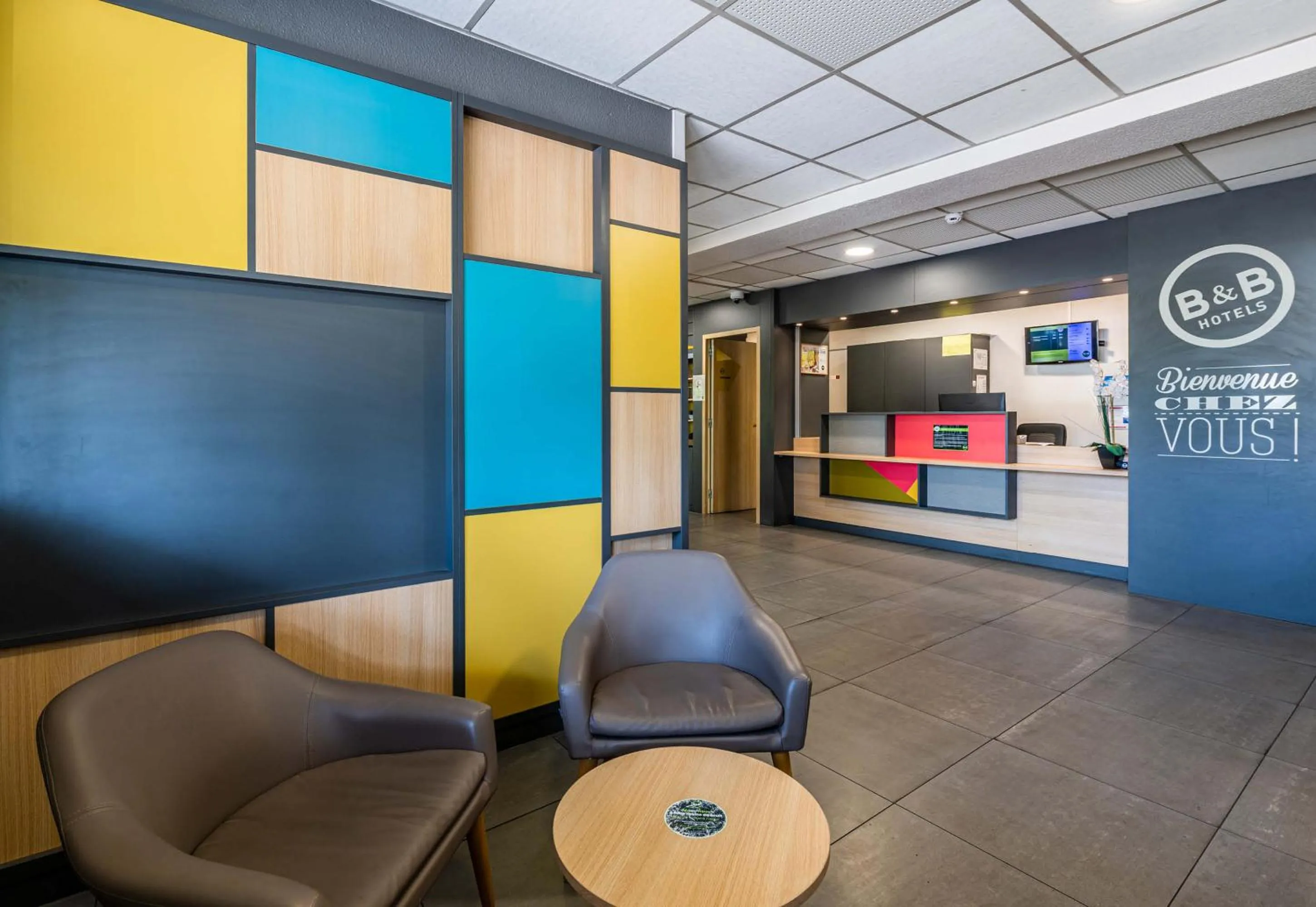Lobby or reception in B&B HOTEL CHAMBERY La Cassine