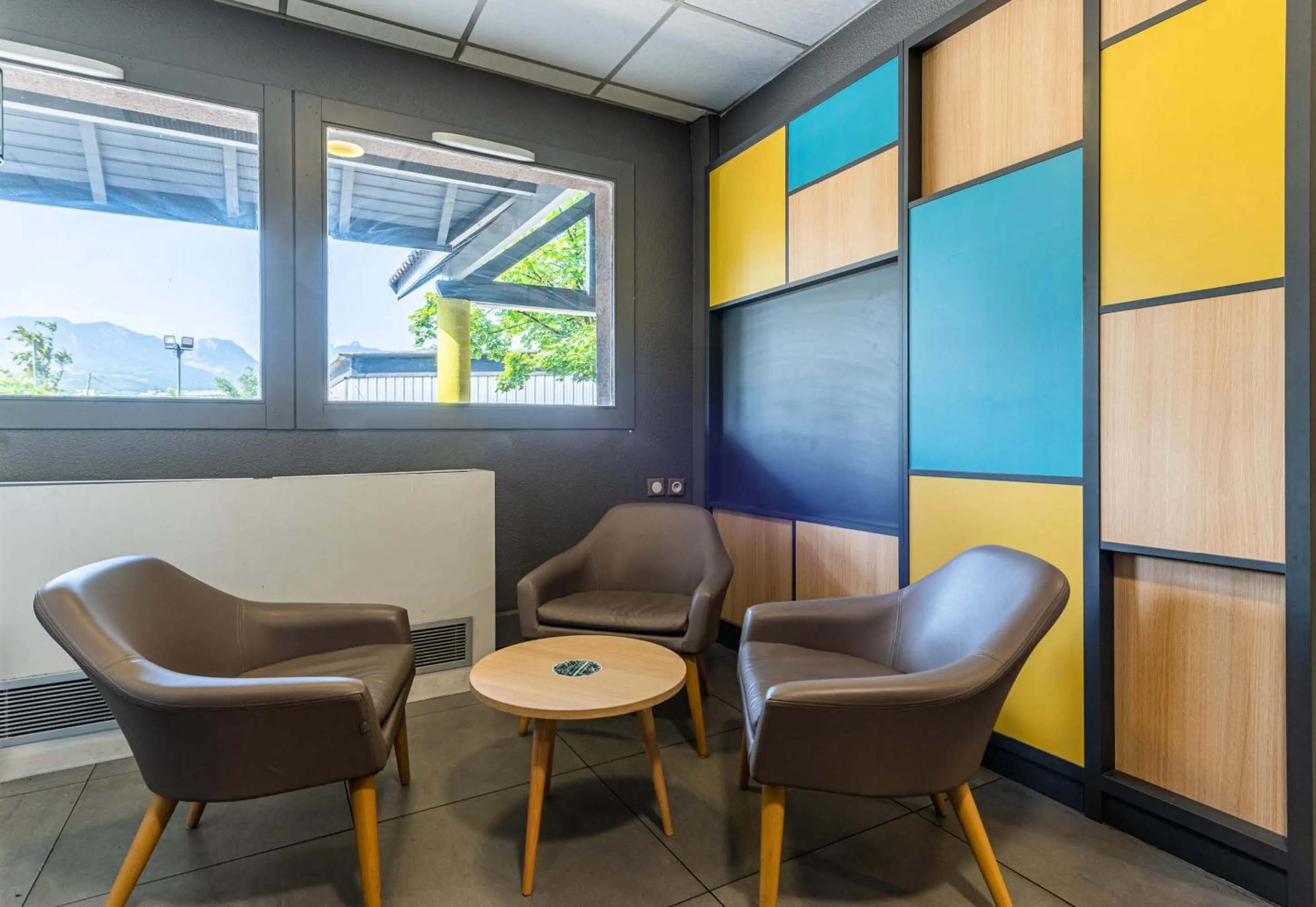 Seating area in B&B HOTEL CHAMBERY La Cassine