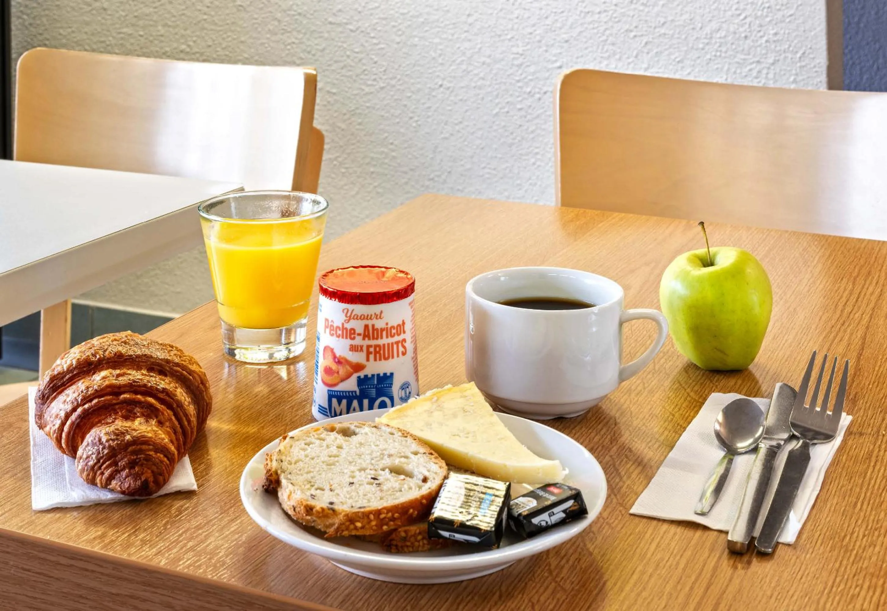 Breakfast in B&B HOTEL Le Mans Nord 1