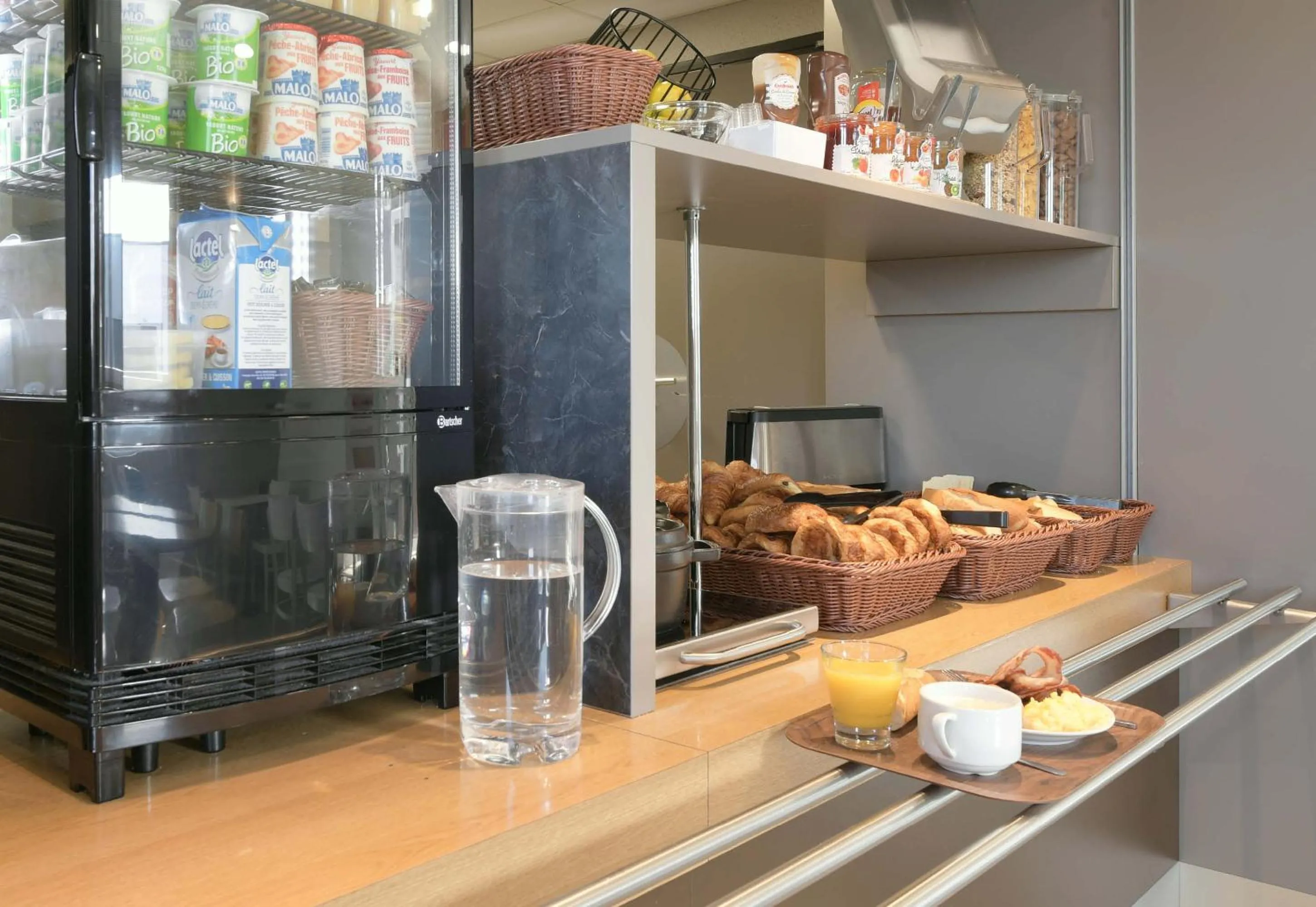 Breakfast in B&B HOTEL Le Mans Nord 1