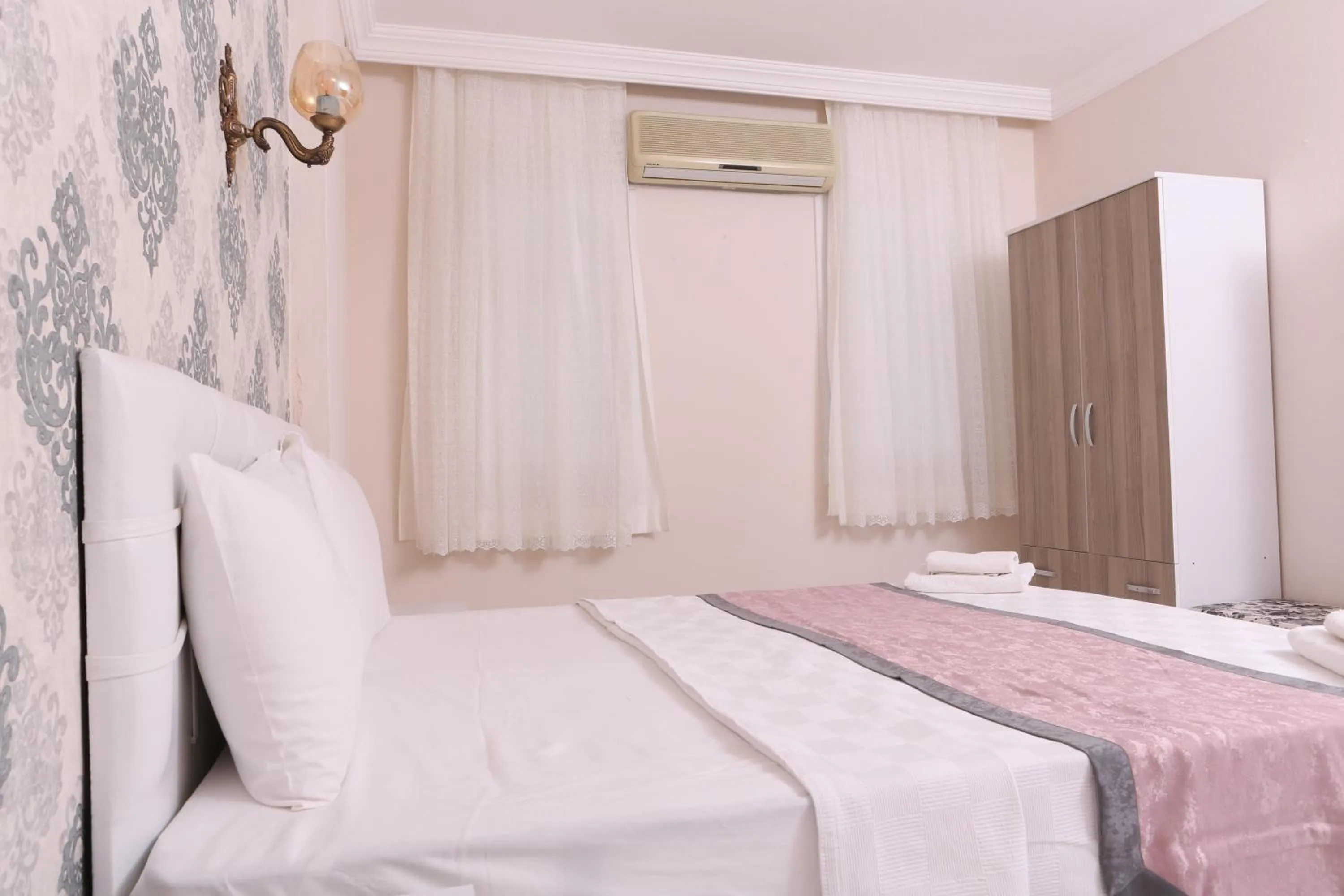 Bedroom, Bed in Sunset Village