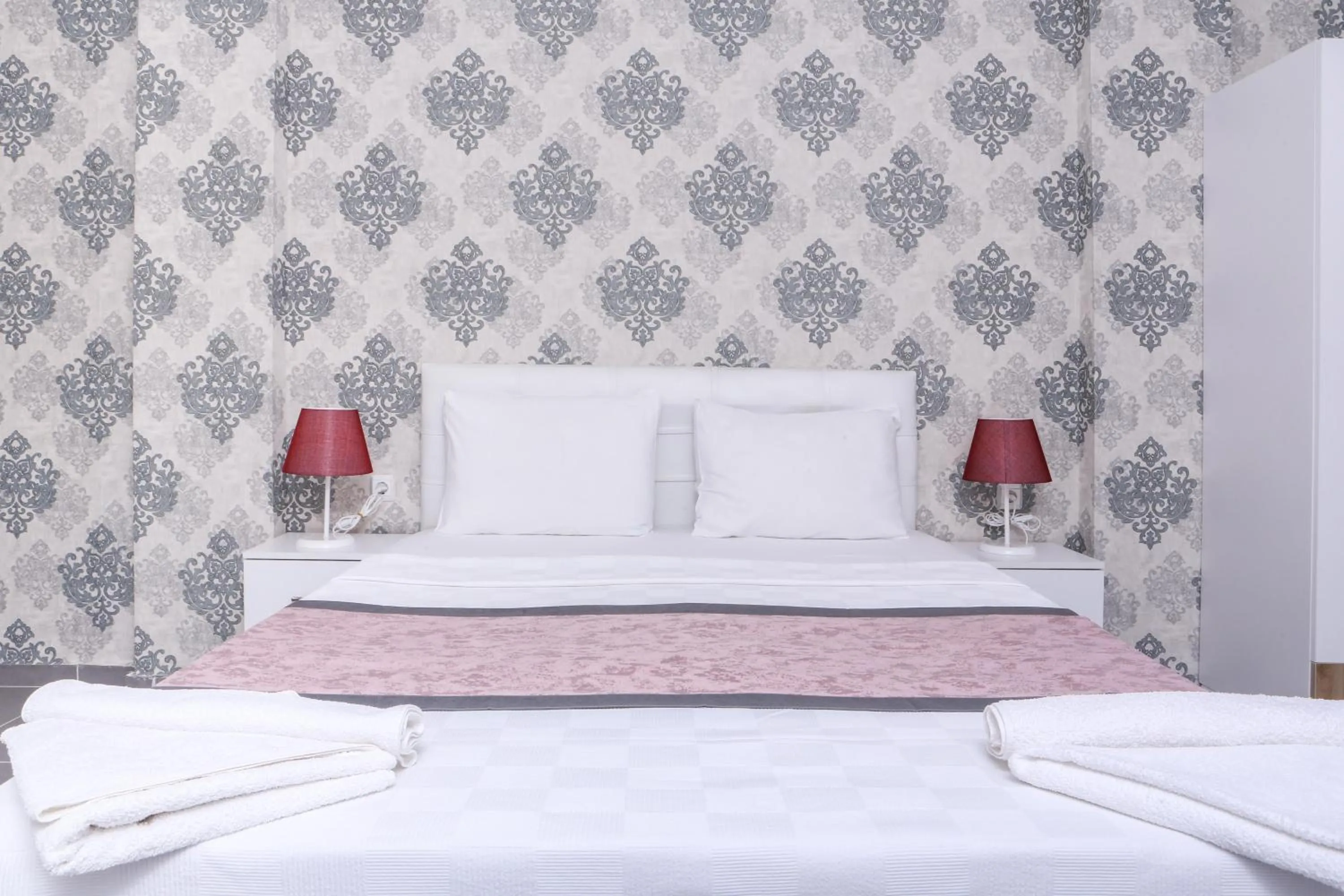 Bedroom, Bed in Sunset Village